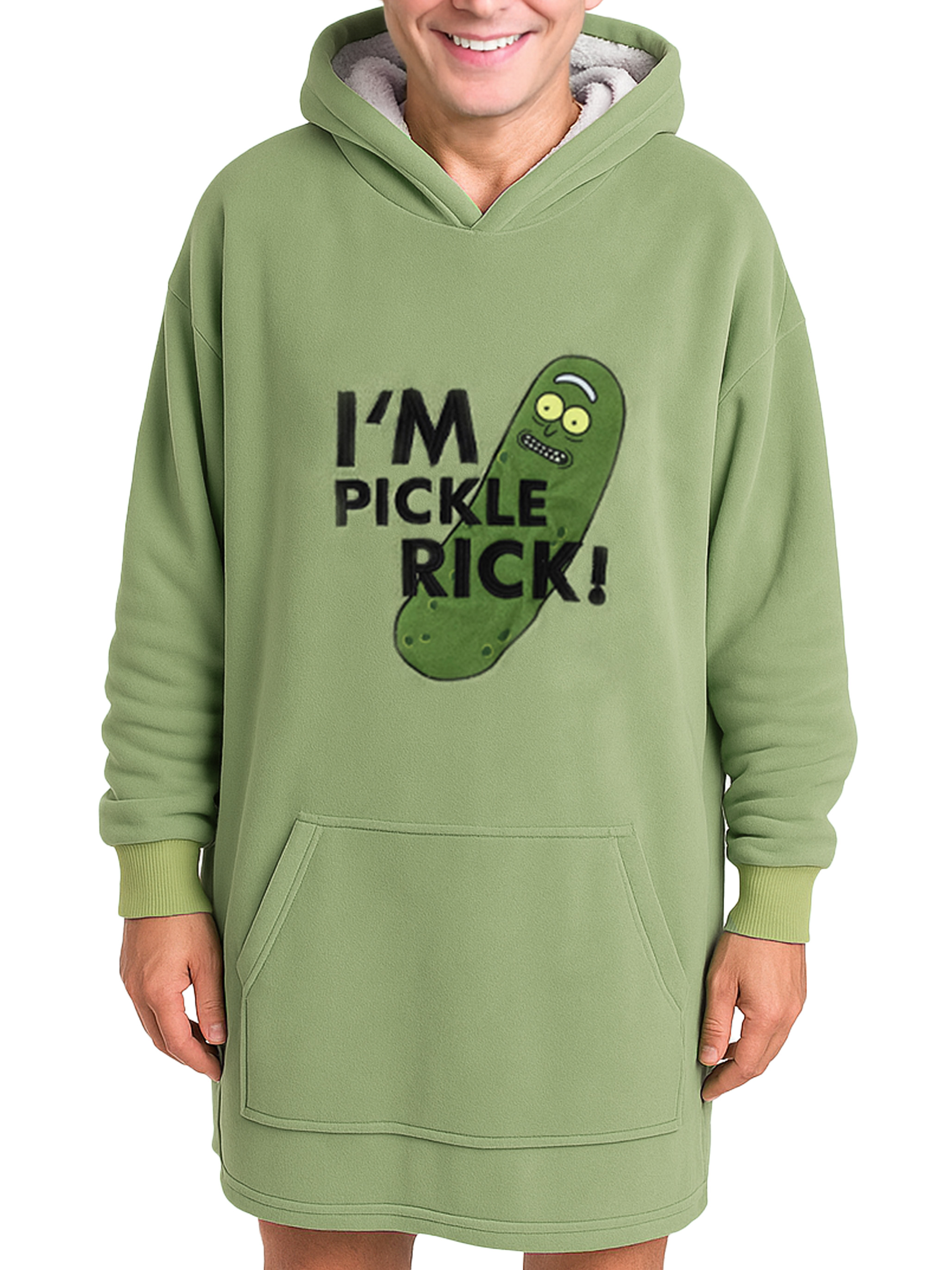 Eine Person trägt einen grünen Hoodie mit einem Gurken-Design und den Worten 'I'm Pickle Rick!'