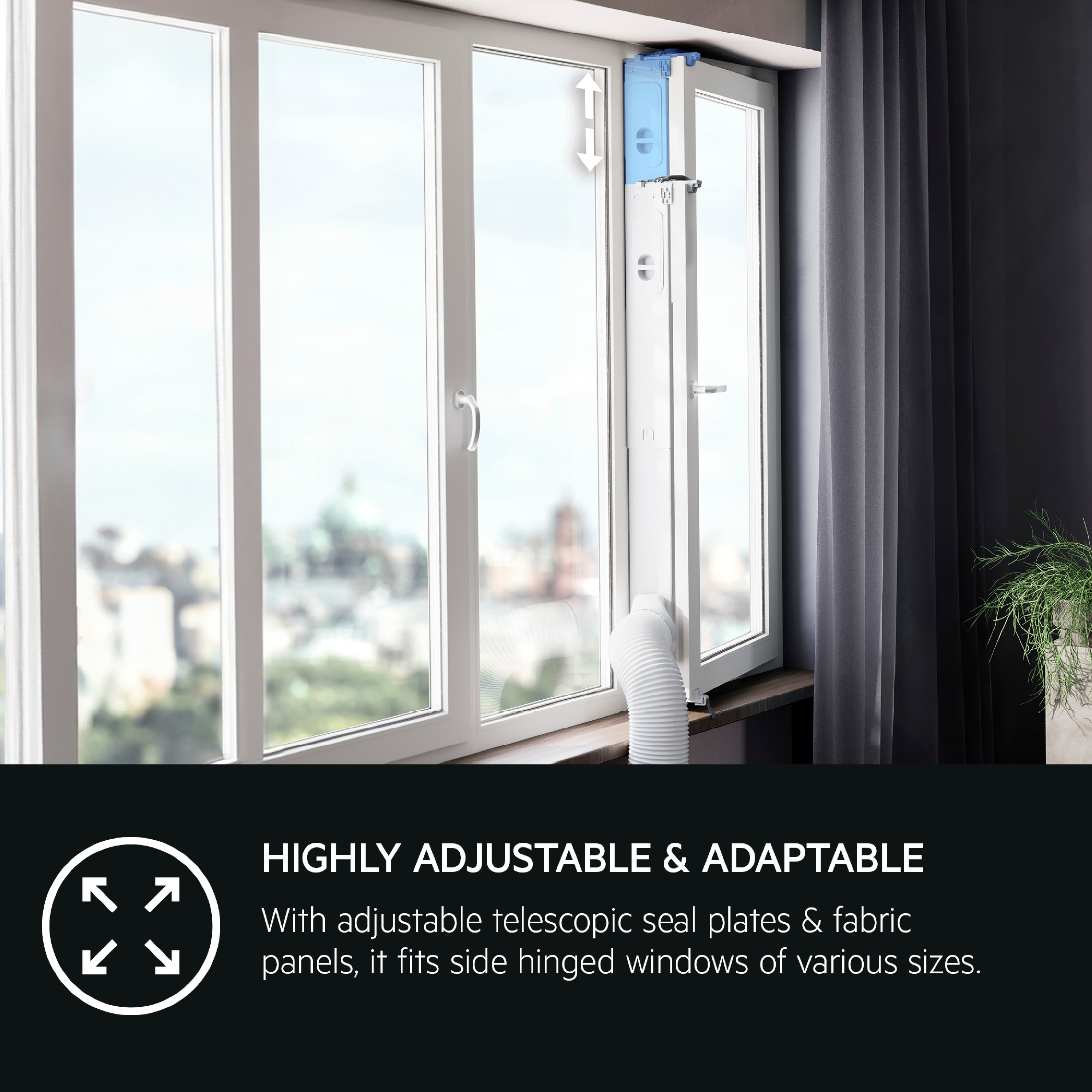 Una ventana blanca con una unidad de aire acondicionado instalada. Se ve un paisaje urbano a través de la ventana abierta. Cortinas grises.