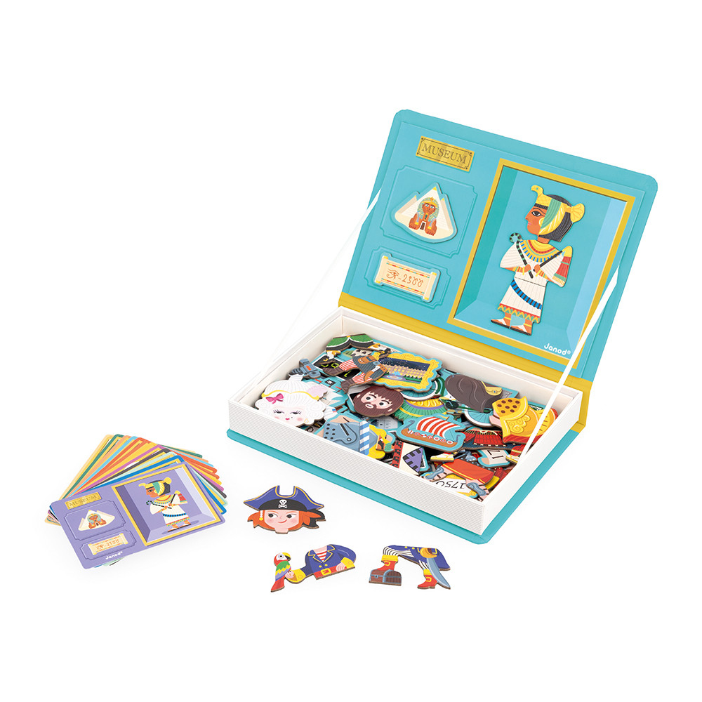 Un giocattolo a tema museo con pezzi magnetici, carte e una scatola. Include pirati, faraoni e altre figure storiche.