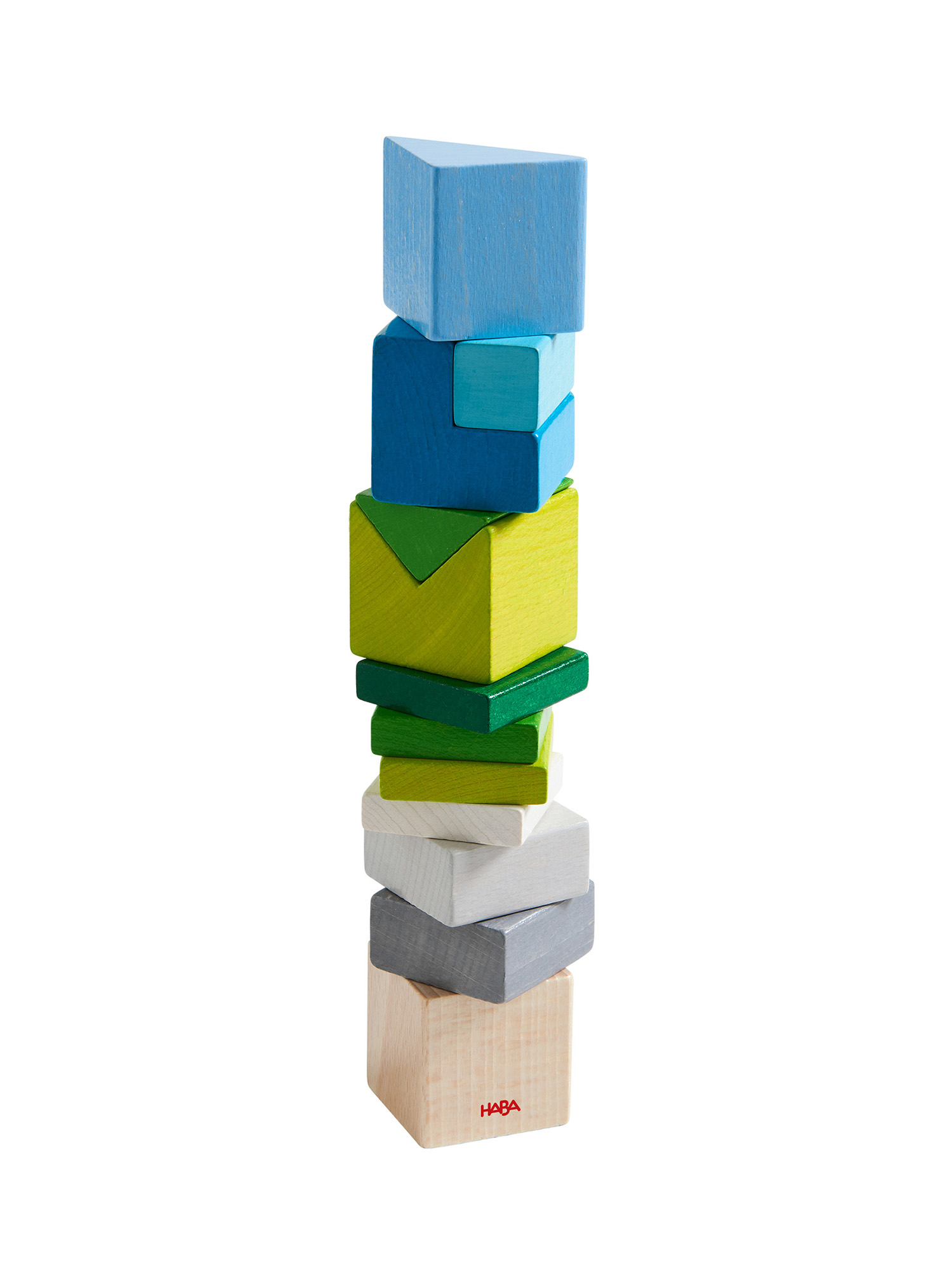 Ein Turm aus bunten Holzblöcken. Farben sind Blau, Grün, Gelb, Grau und Naturholz. Die Marke HABA ist sichtbar.
