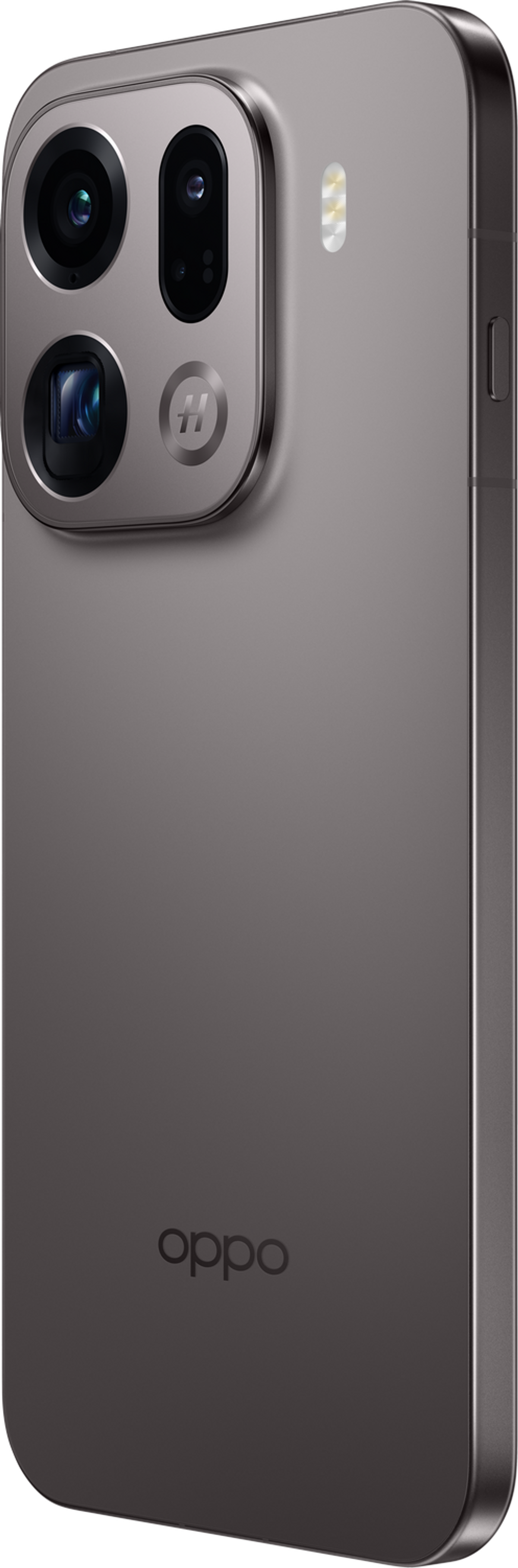 Un téléphone Oppo gris. Il possède plusieurs objectifs et un flash. Le logo Oppo est en bas.