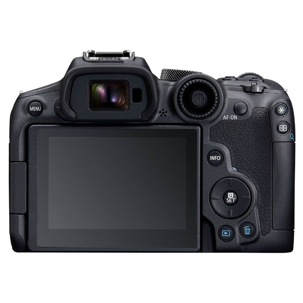 Vista posteriore di una fotocamera nera. Ha un ampio schermo, pulsanti, un mirino e una ghiera di controllo. La fotocamera è su sfondo bianco.