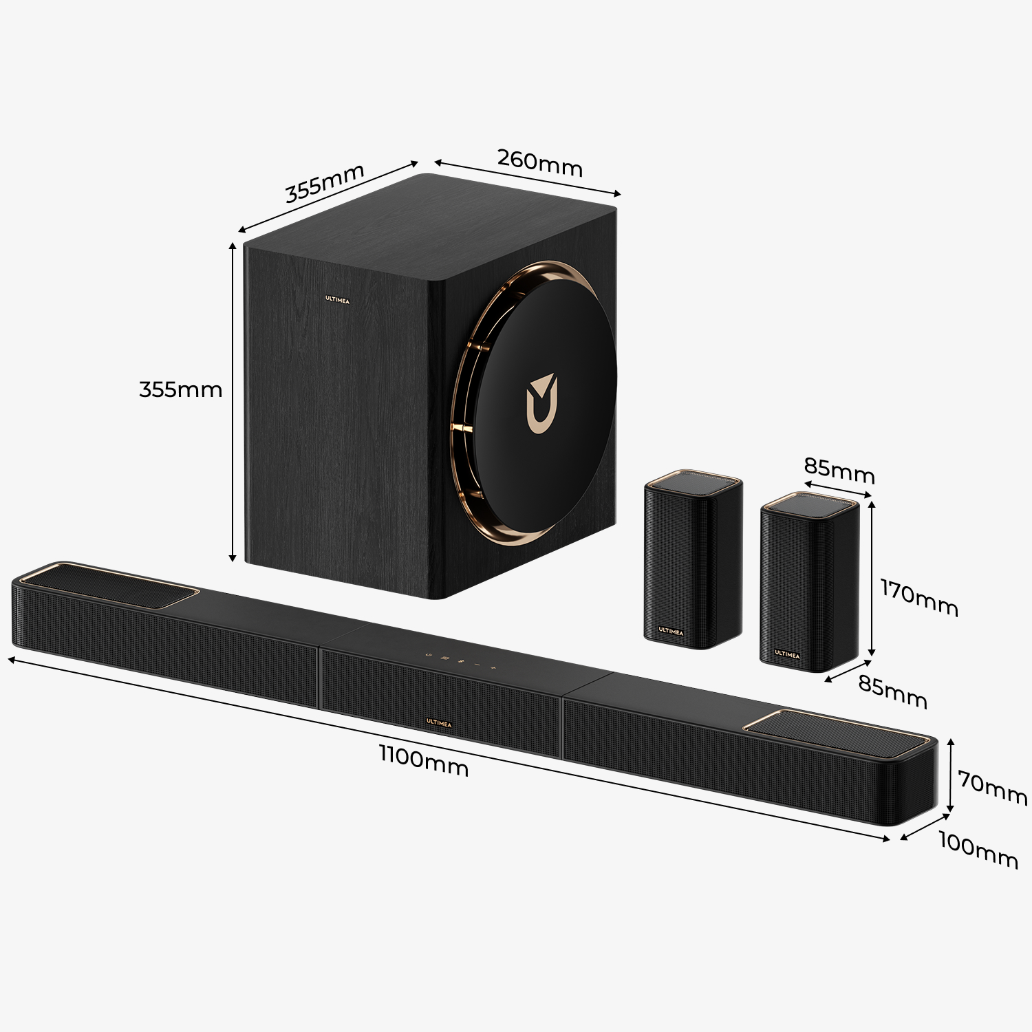 Czarny soundbar, subwoofer i dwa głośniki. Wymiary są wskazane. Złote akcenty na soundbarze i subwooferze.