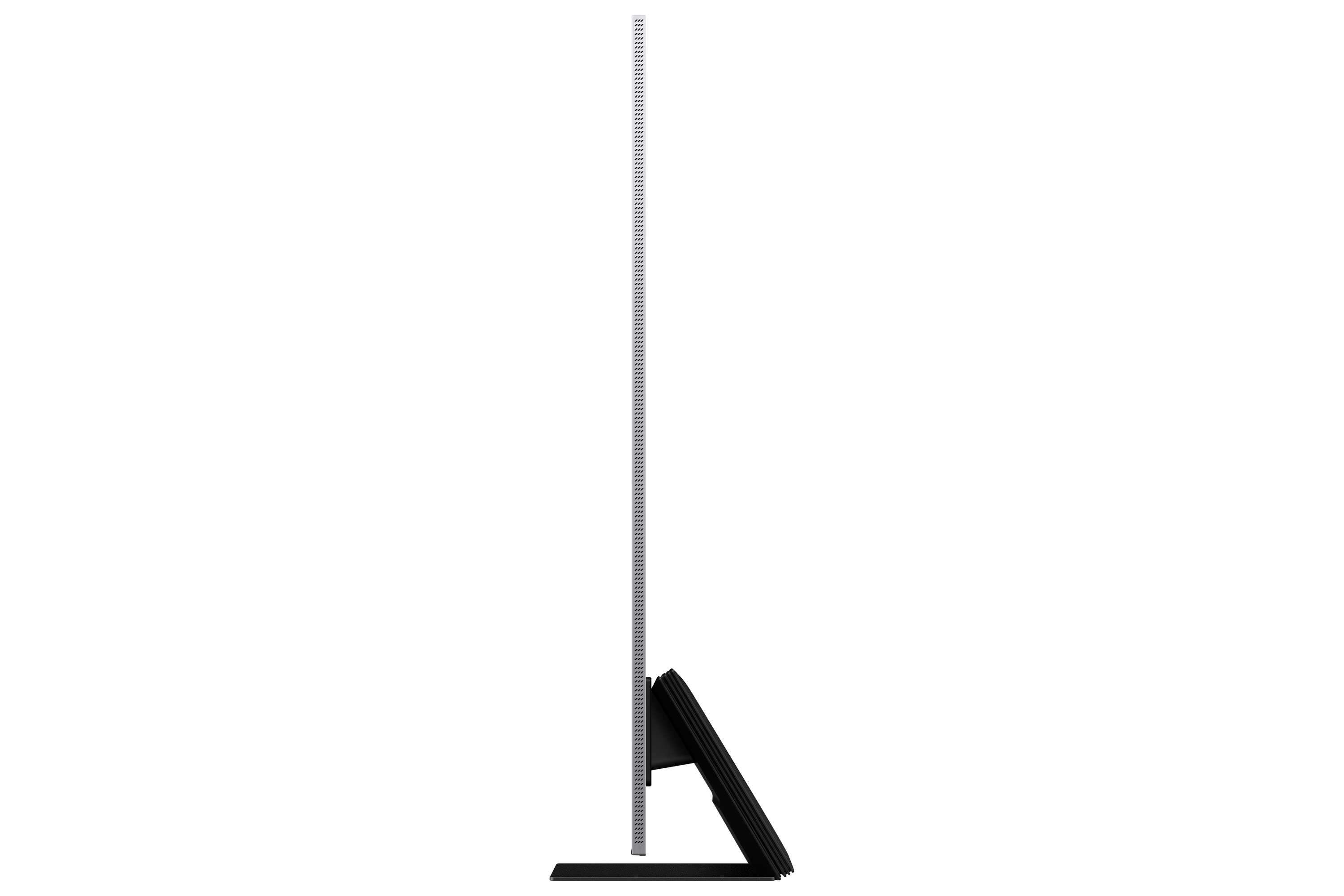 Vista laterale di una TV moderna. Ha una sottile cornice argentata, un supporto nero ed è isolata su bianco.