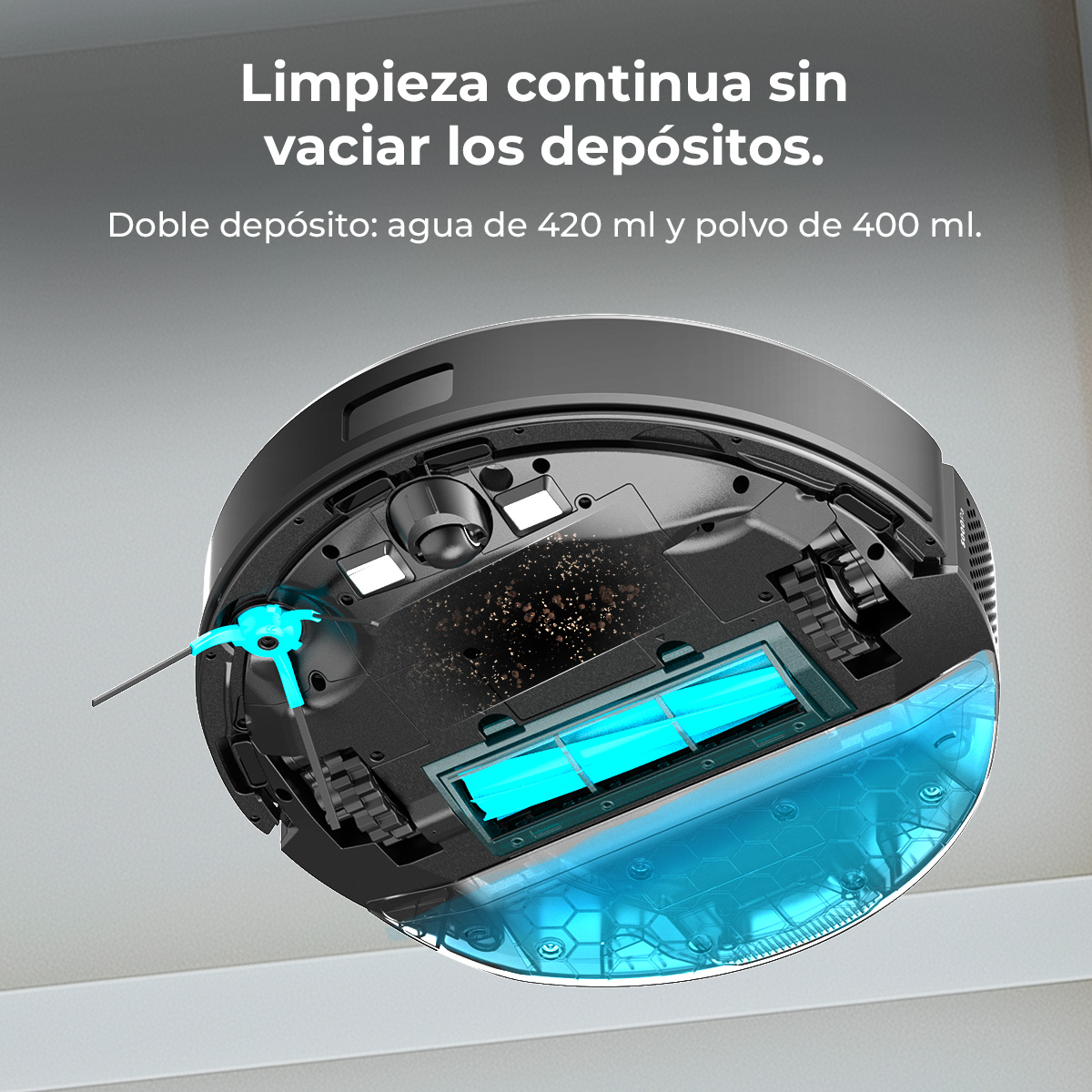 Vista ravvicinata di un robot aspirapolvere nero. Ha un serbatoio dell'acqua blu e una spazzola. Il testo dice 'Pulizia continua'.