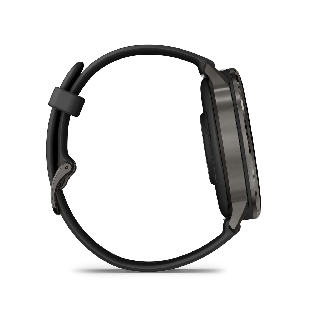 Widok z boku czarnego smartwatcha z ciemnoszarą ramką i czarnym paskiem. Tło jest jednolicie czarne.