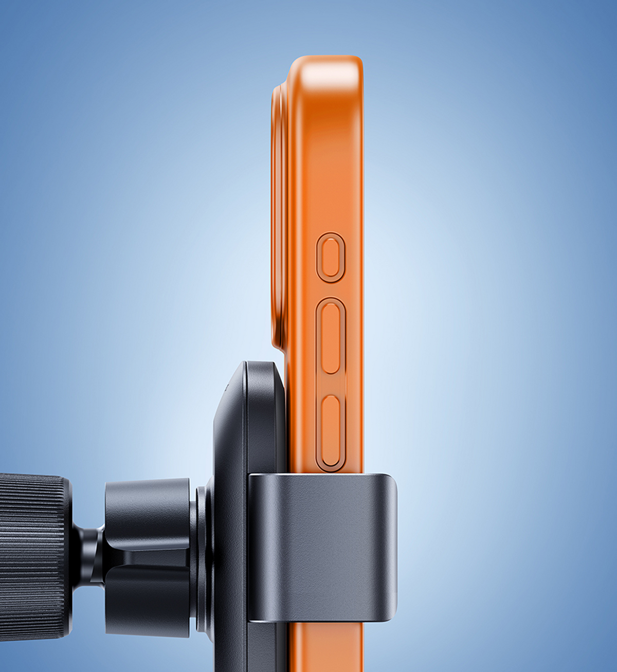 Un telefono arancione è tenuto da un supporto nero. Lo sfondo è un gradiente blu. Il telefono ha i pulsanti laterali.