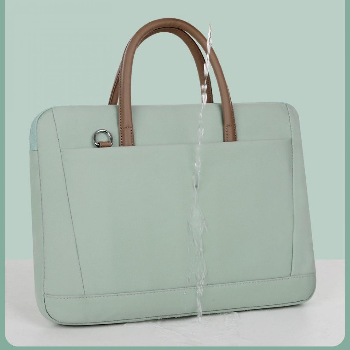 Eine mintgrüne Laptoptasche mit braunen Griffen. Ein Wasserstrahl fließt herunter. Der Hintergrund ist ebenfalls mintgrün.