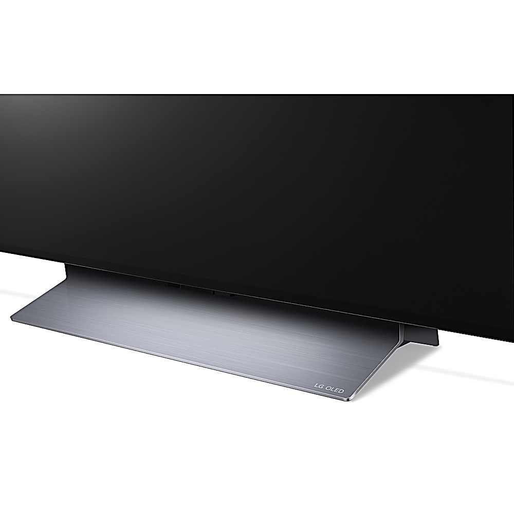Bir LG OLED TV'nin yakından görünümü. Siyah ekranı gümüş bir stand destekliyor. LG OLED logosu görünür.