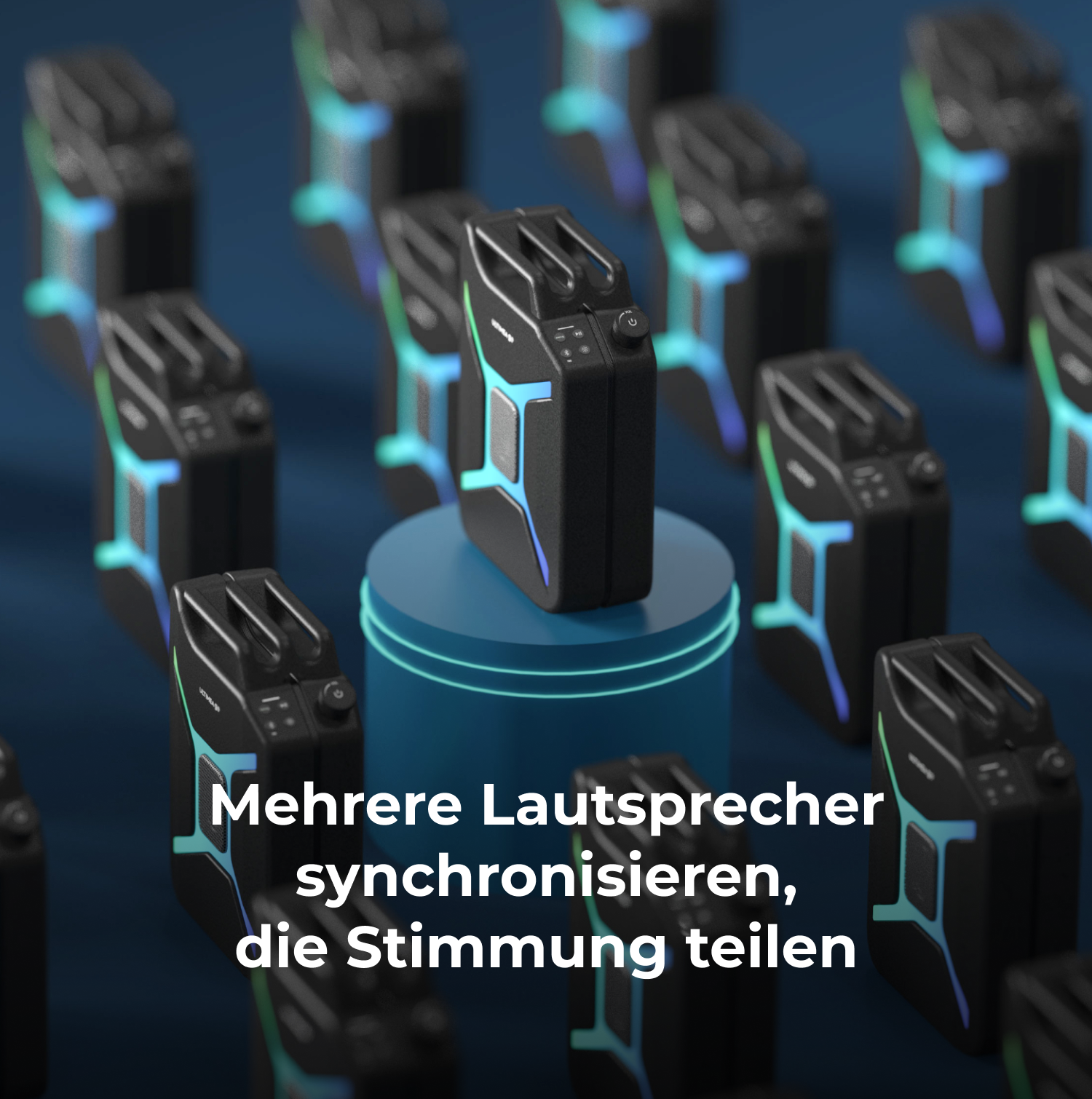 Schwarze Lautsprecher mit blauen und grünen Lichtern sind auf einer blauen Oberfläche angeordnet. Ein Lautsprecher steht auf einem Sockel, andere im Hintergrund.