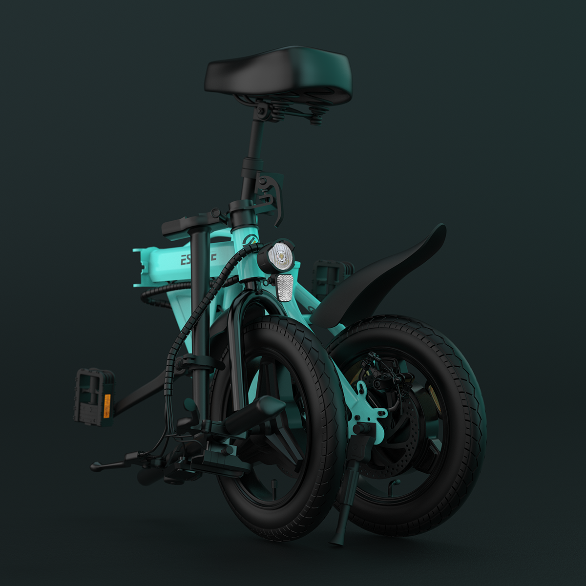 Una bici elettrica piegata, verde acqua chiaro, con pneumatici, sella e dettagli neri. Un faro bianco è visibile. Sfondo scuro.