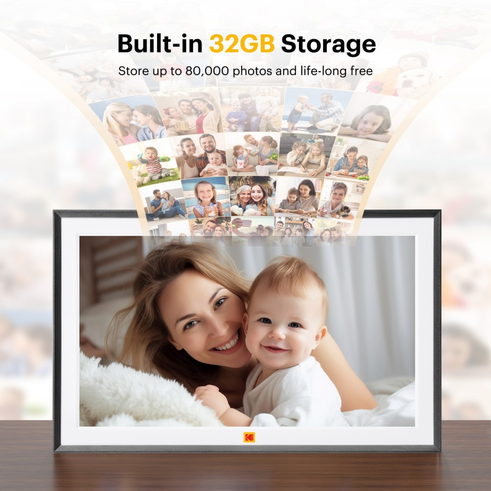 Una mujer y un bebé sonríen en un marco de fotos. El texto dice: Almacenamiento integrado de 32 GB. Las fotos se muestran encima del marco.