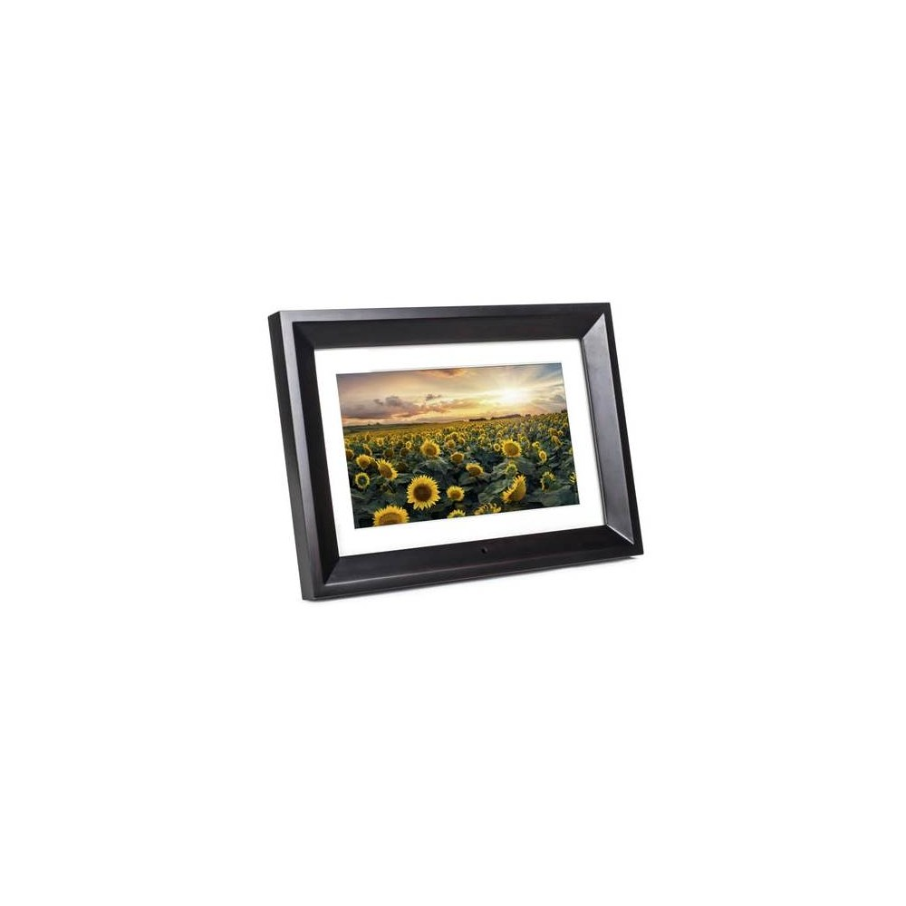 Un marco de fotos digital muestra un campo de girasoles al atardecer. El marco es negro, con un borde blanco.