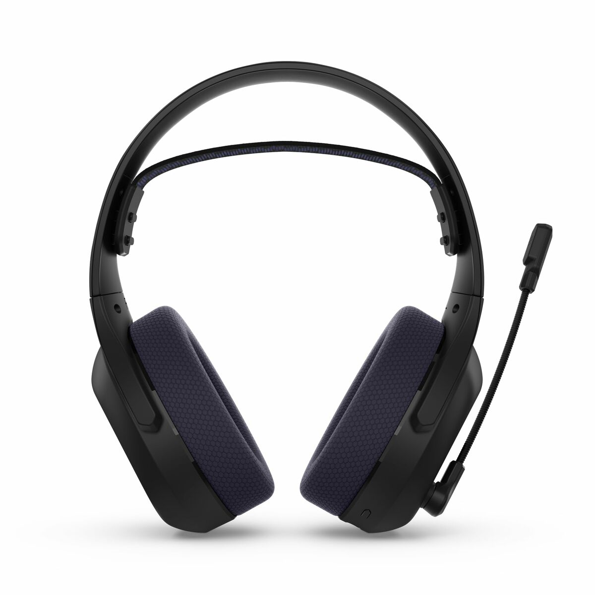 Ein schwarzes Gaming-Headset mit blauen Ohrpolstern und einem Mikrofon. Es befindet sich auf weißem Hintergrund.