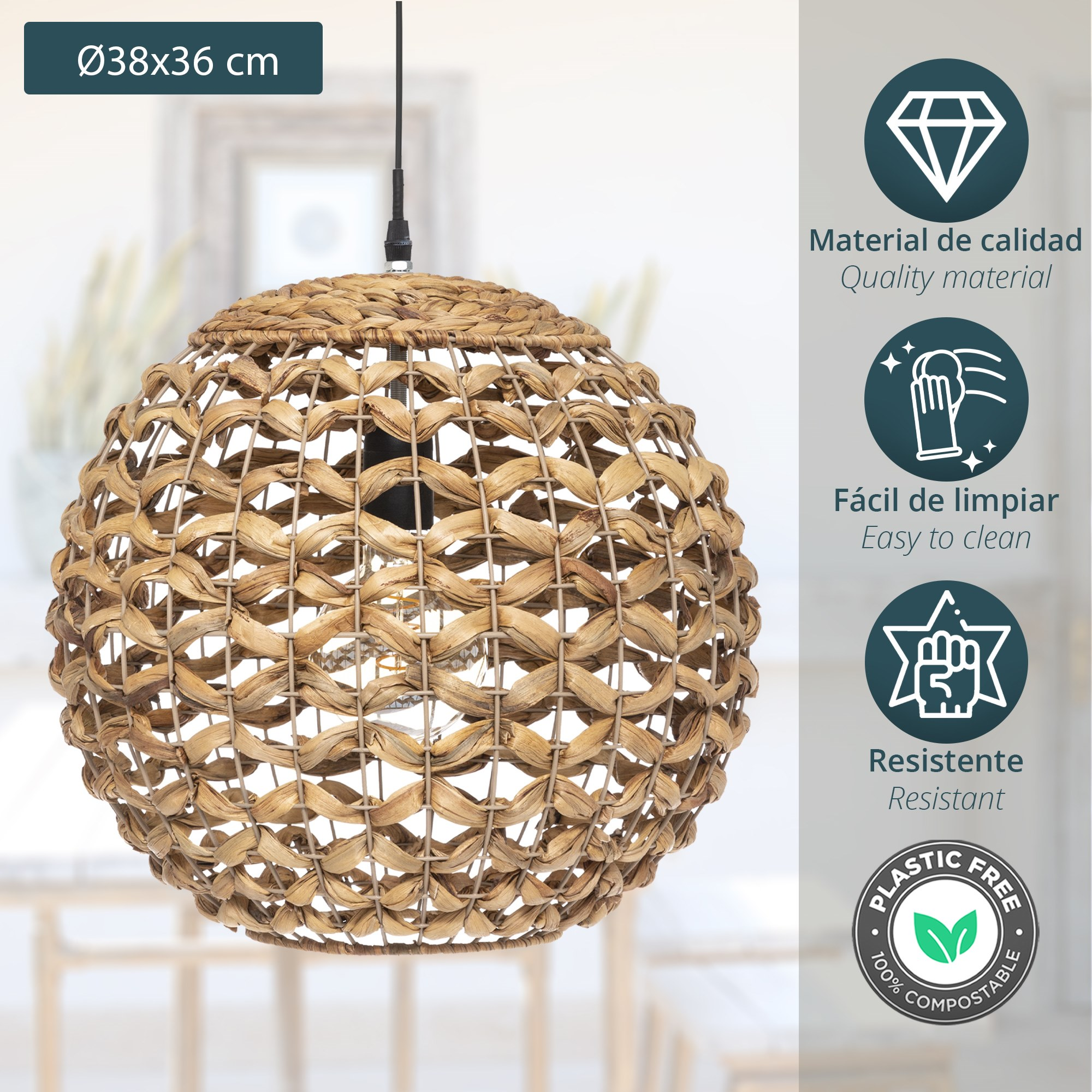 Una lámpara tejida y esférica cuelga del techo. Está hecha de material beige, con una bombilla visible en el interior.