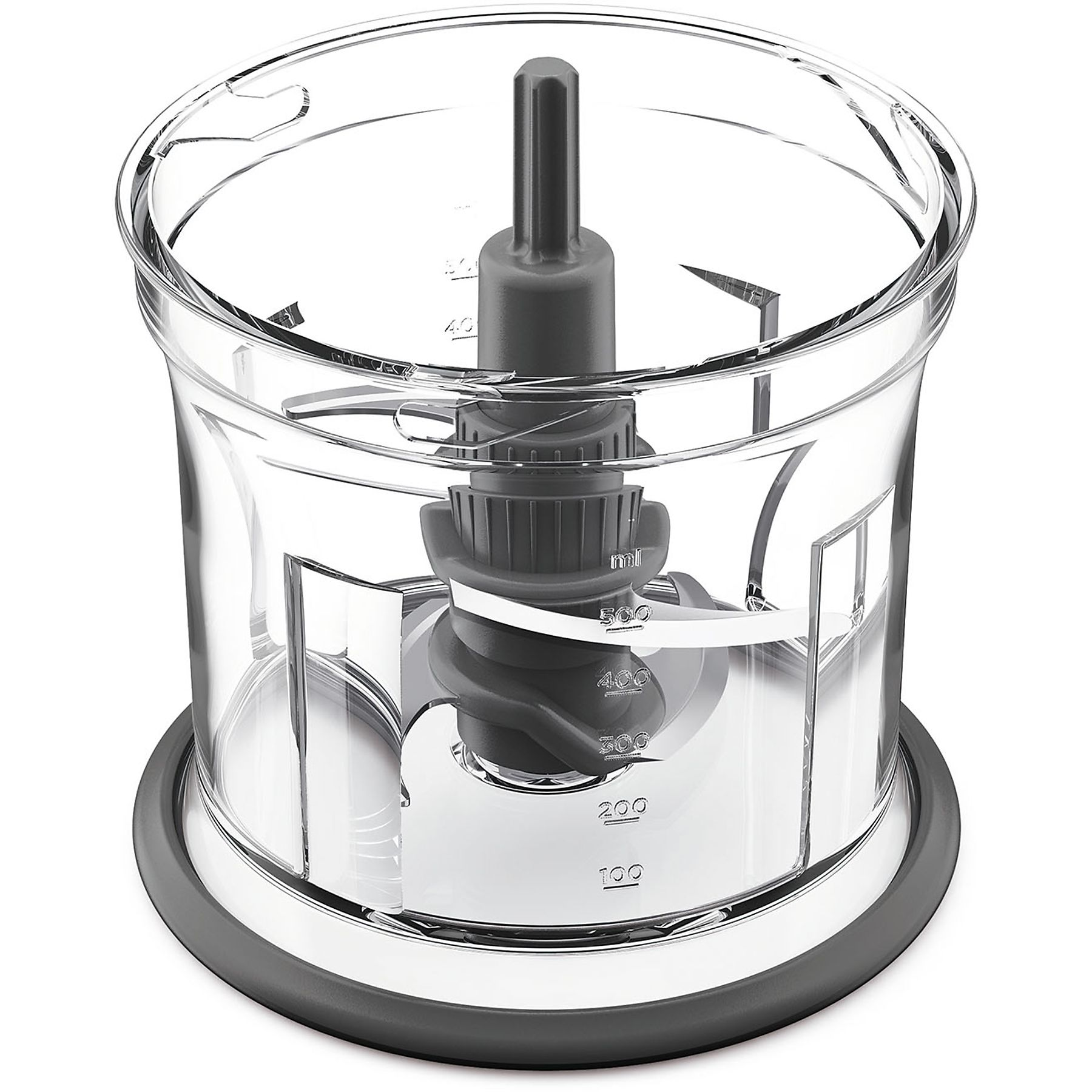 Transparenter Küchenroboter mit grauem Sockel und Klinge. Hat Messmarkierungen. Klingen sind sichtbar. Auf weißem Grund.