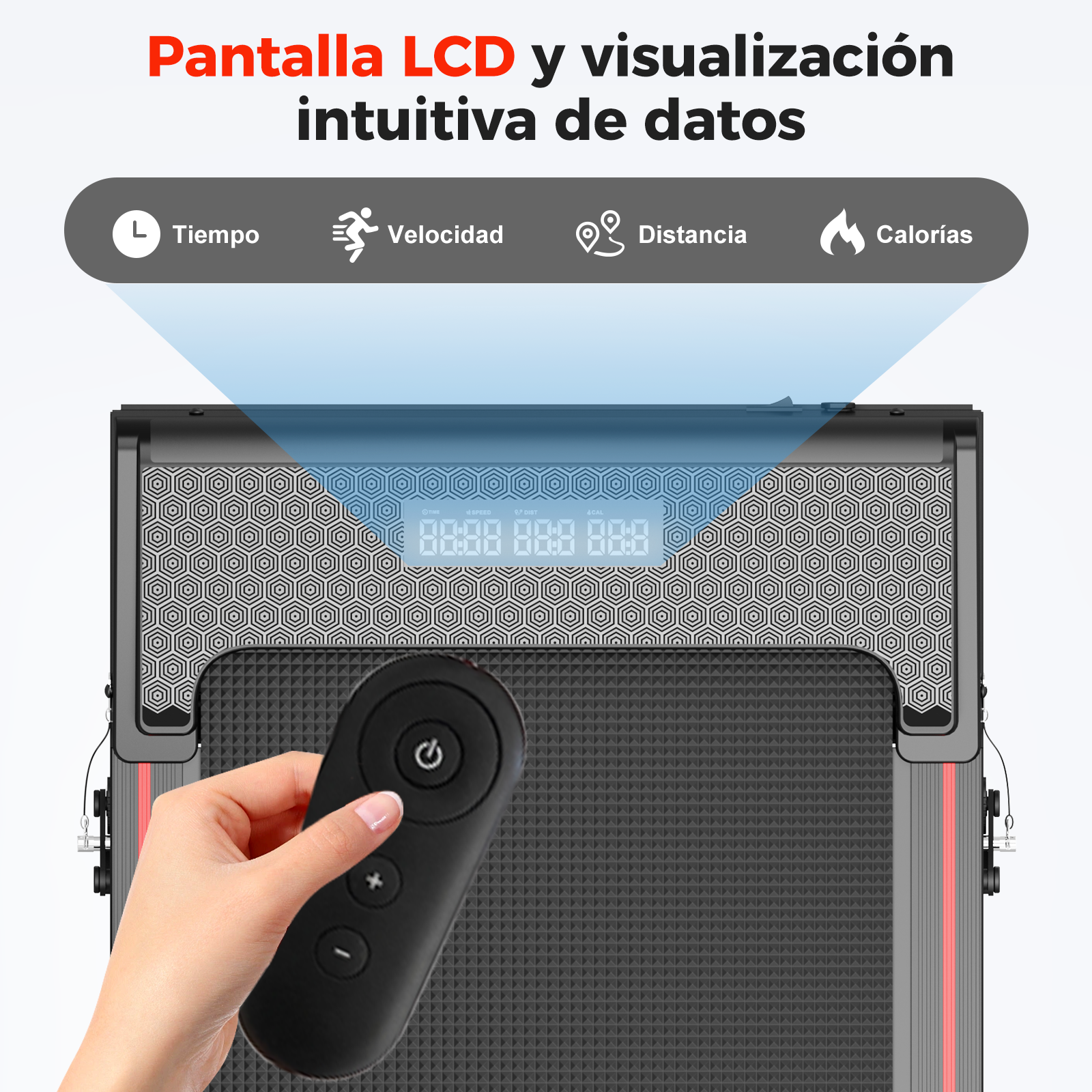 Mano sosteniendo control remoto, cinta de correr con pantalla digital, iconos de tiempo, velocidad, distancia y calorías.