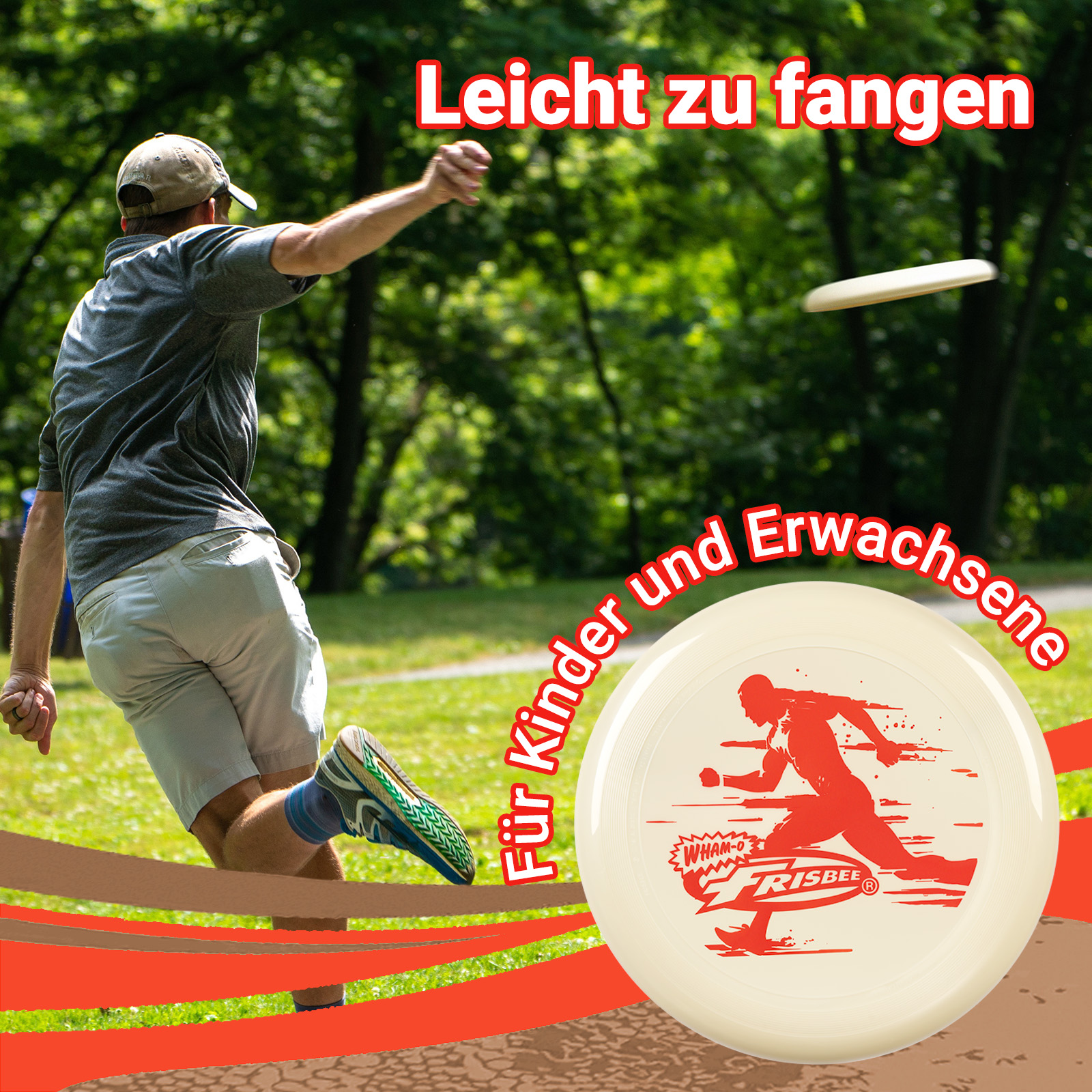 Ein Mann wirft eine Frisbee im Park. Eine Frisbee ist in der Luft. Text auf der Frisbee: Für Kinder und Erwachsene, leicht zu fangen.