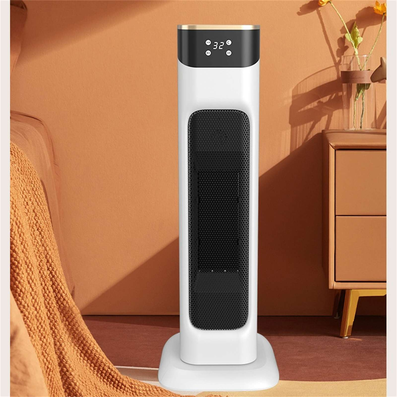 Weißer Elektroheizer mit schwarzem Grill. Orangefarbene Wand im Hintergrund. Bett und Nachttisch sind ebenfalls sichtbar.