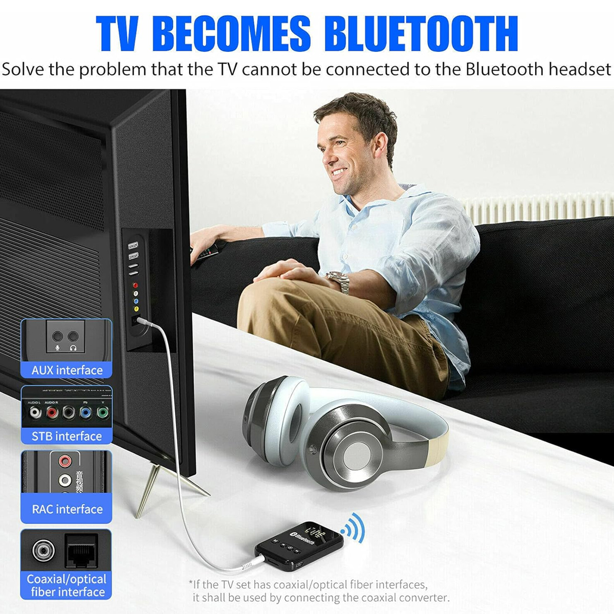 Ein Mann sitzt lächelnd neben einem Fernseher. Bluetooth-Headset und Konverter auf dem Tisch. Text: TV wird Bluetooth.