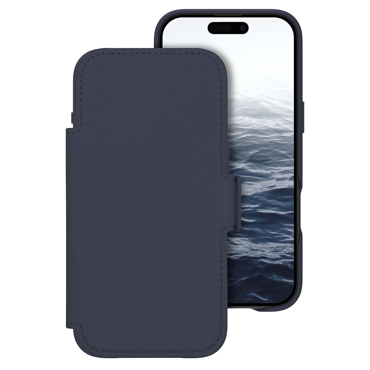 Una custodia blu navy è aperta, mostrando lo schermo del telefono con onde oceaniche. La custodia è in pelle, con cuciture visibili.