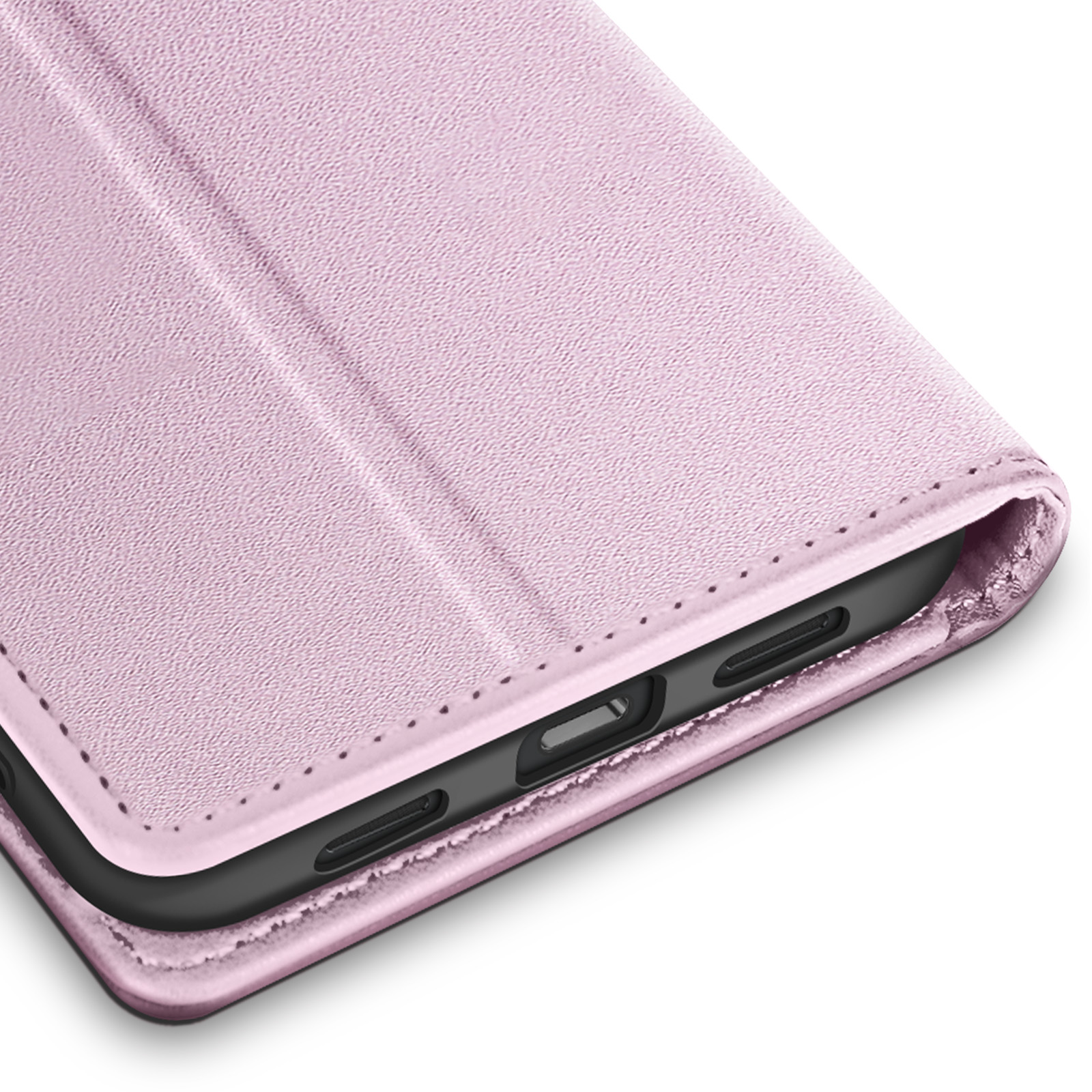 Close-up van een roze telefoonhoesje. De hoes heeft een textuur met een zwarte telefoon erin. Witte achtergrond.