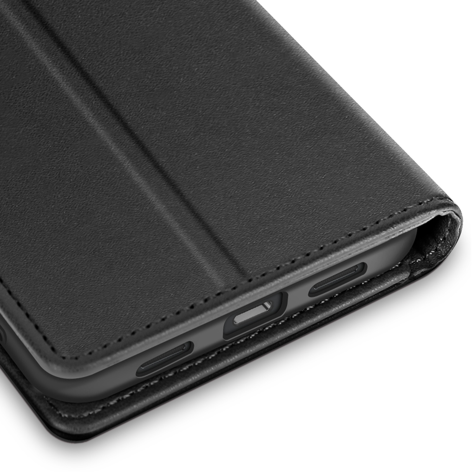 Gros plan sur un étui de téléphone noir. L'étui est ouvert, montrant les ports du téléphone. Le fond est blanc.