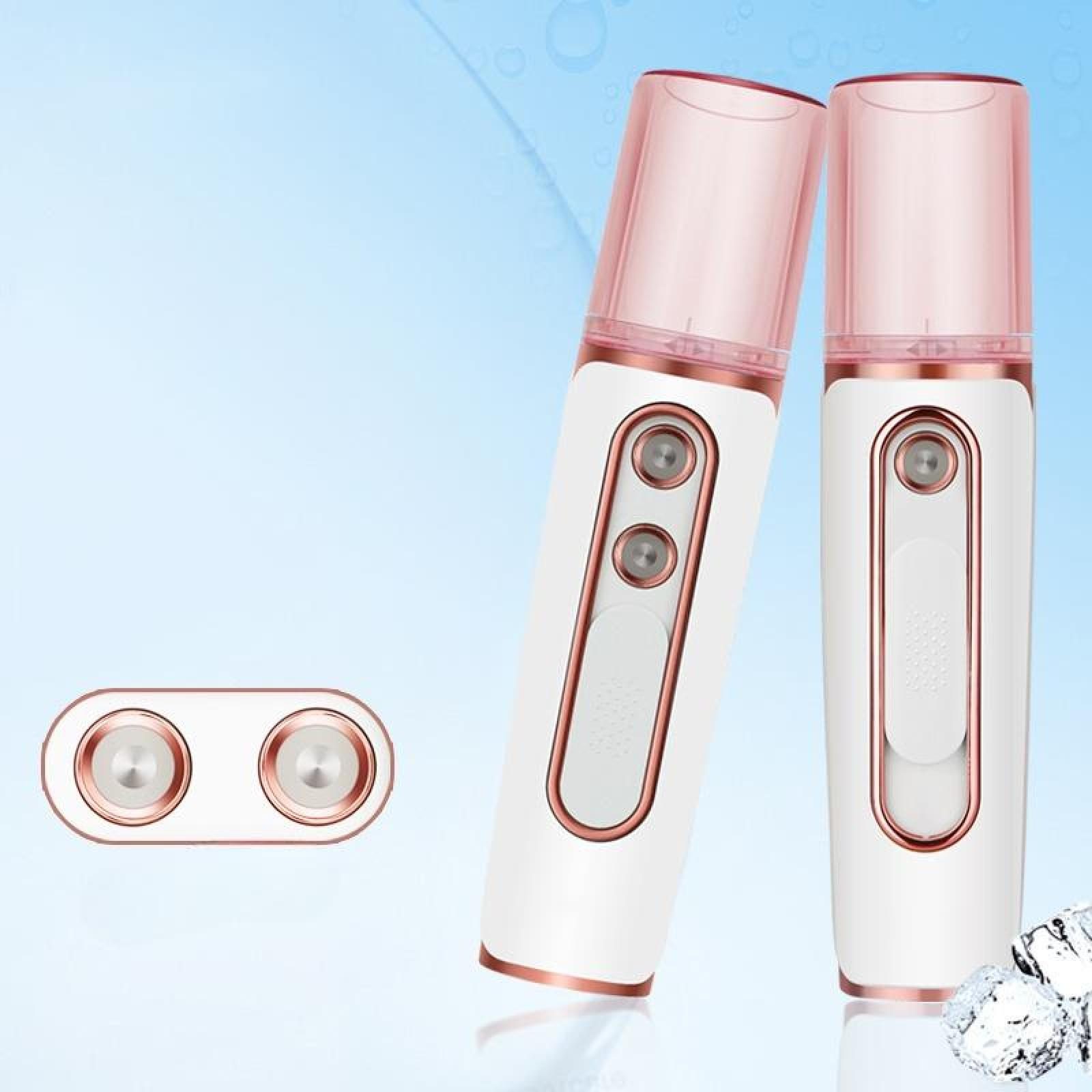 Drei weiße und rosa Gesichtssprays. Eines davon ist abgetrennt. Eiswürfel unten rechts. Blauer Hintergrund.