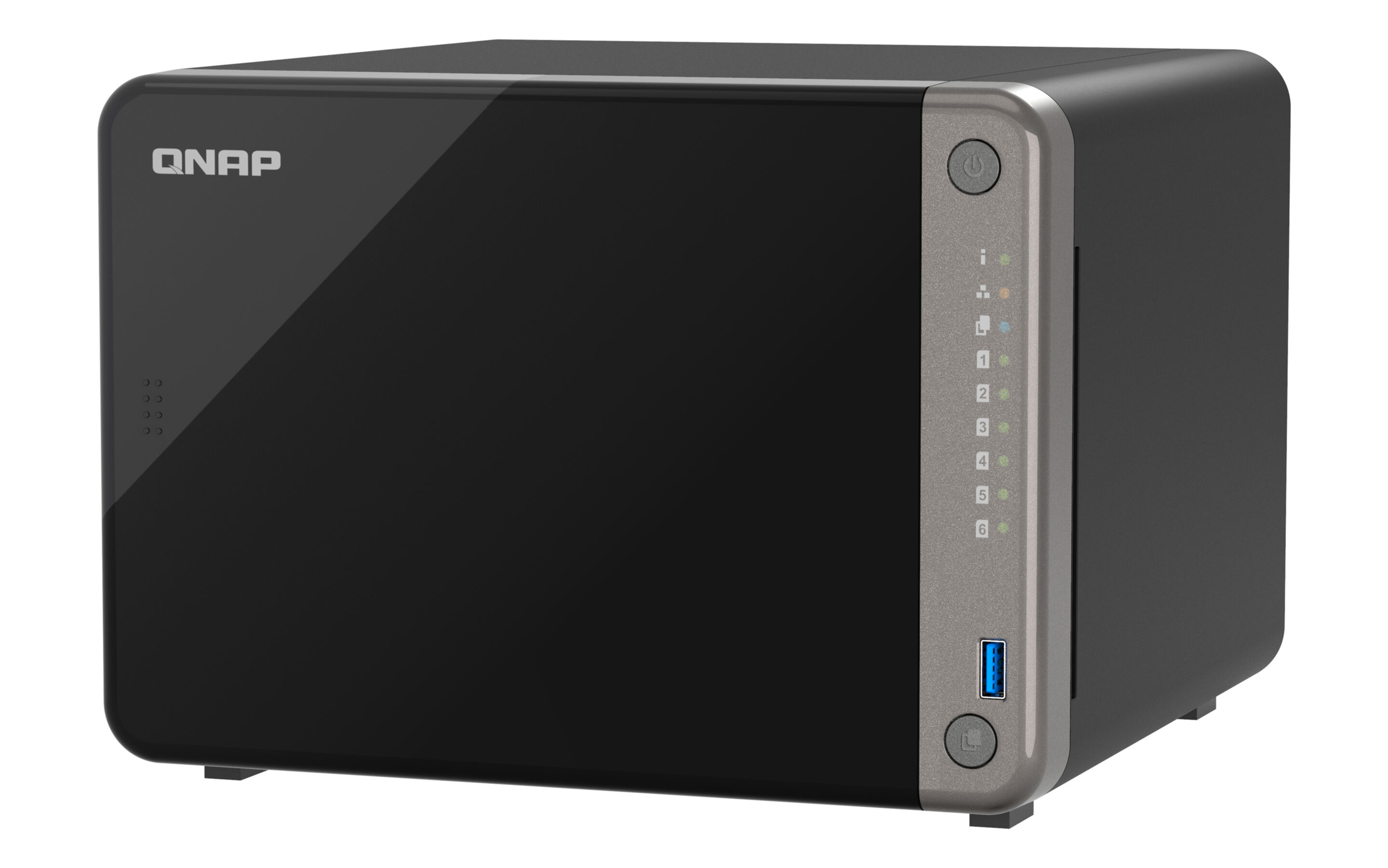 Un dispositivo NAS QNAP negro. Tiene una parte frontal brillante, botón de encendido, puerto USB e indicadores de estado.