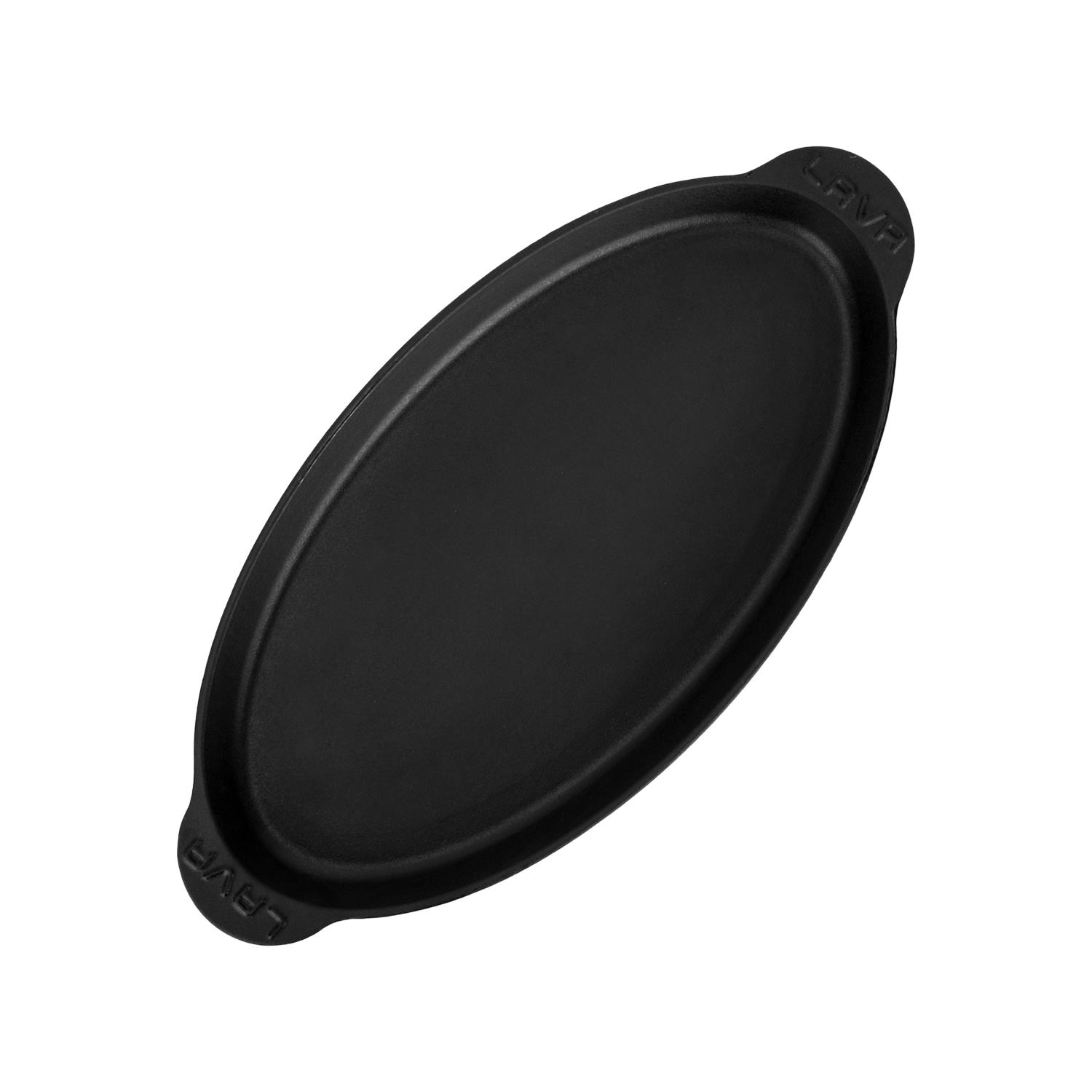 Siyah oval bir Lava servis tabağı. Her iki ucunda tutacakları ve her iki tarafta da 'LAVA' yazısı kabartmalı.