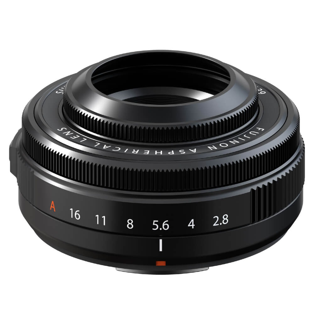 Czarny obiektyw z numerami i tekstem na korpusie. Obiektyw jest odizolowany na białym tle.