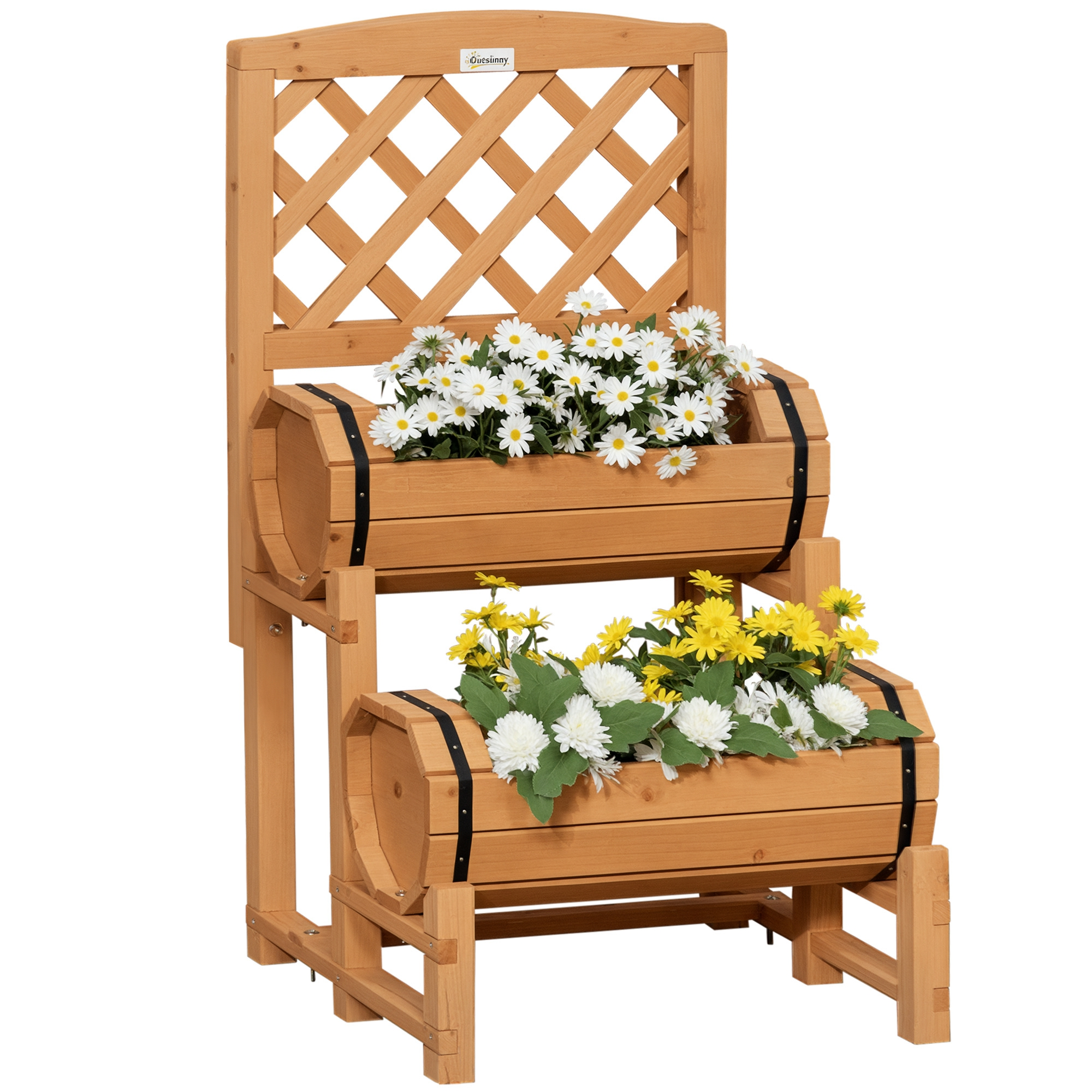 Fioriera in legno a più livelli con schienale a traliccio. Barili con fiori bianchi e gialli.