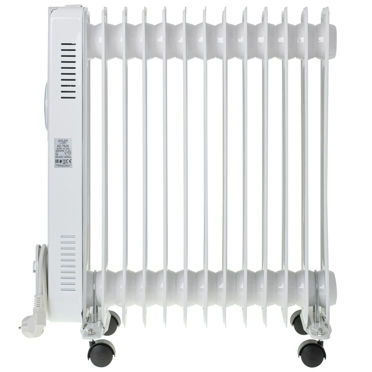 Un radiador de aceite blanco con ruedas. Tiene múltiples aletas verticales y un panel de control lateral. Un cable de alimentación está conectado.