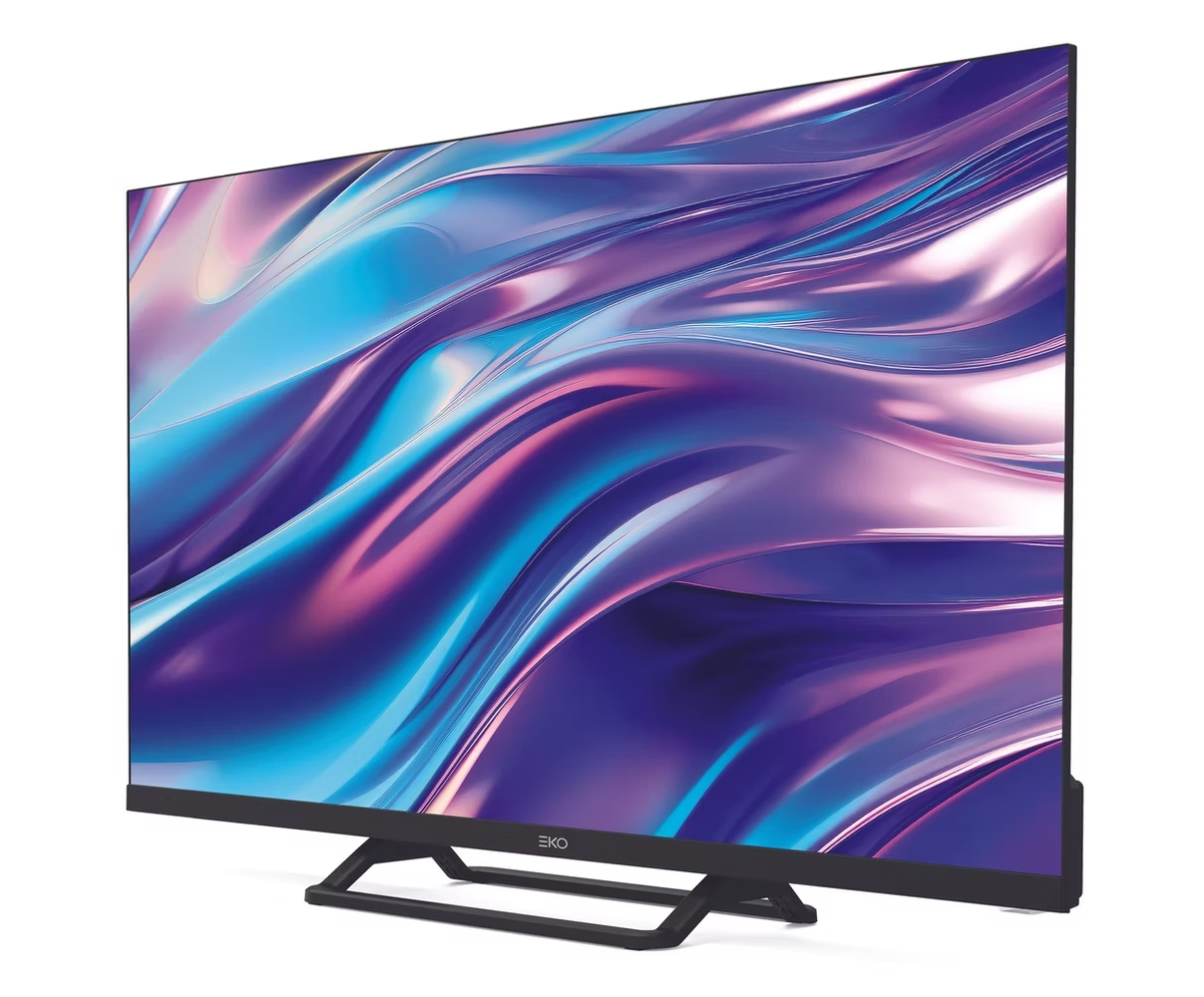 Una TV a schermo piatto con un vivace display astratto di blu, viola e rosa. Ha bordi neri e un supporto.