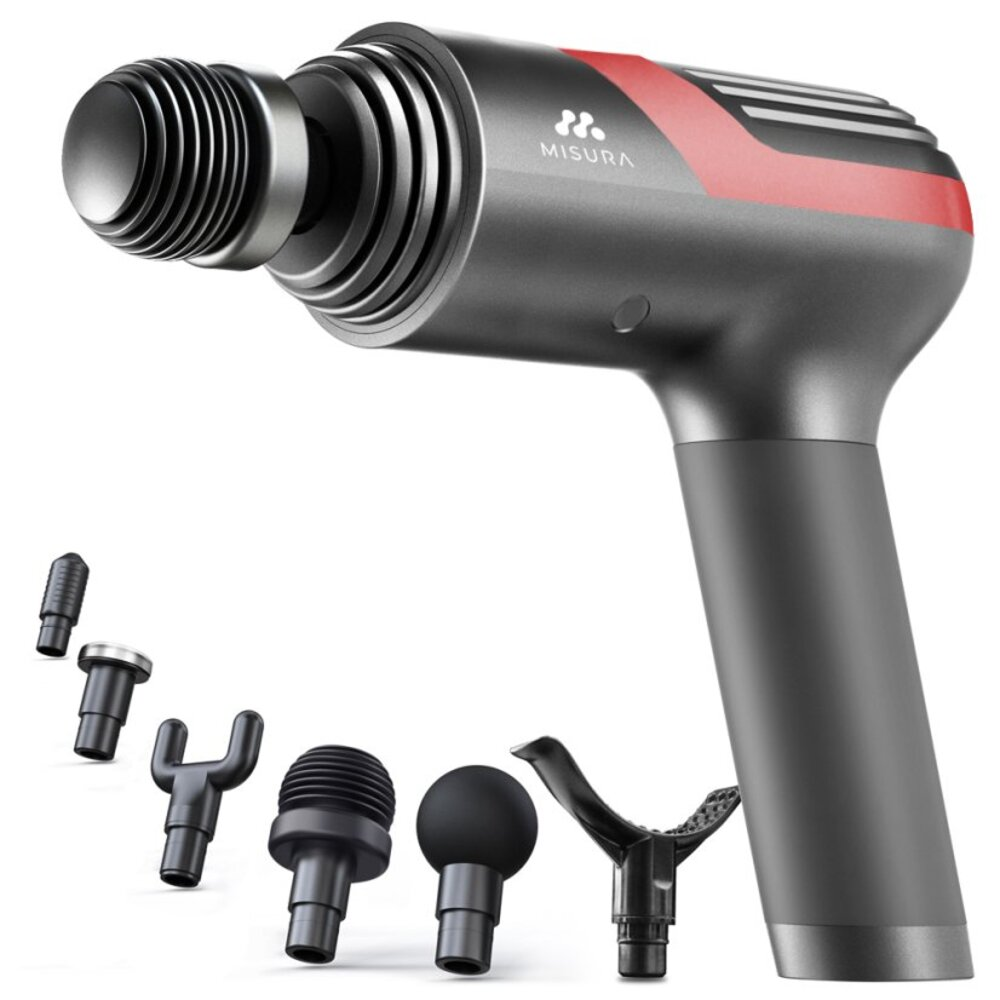 Szaro-czerwony pistolet do masażu z różnymi czarnymi końcówkami. Na pistolecie widnieje nazwa marki 'Misura'.