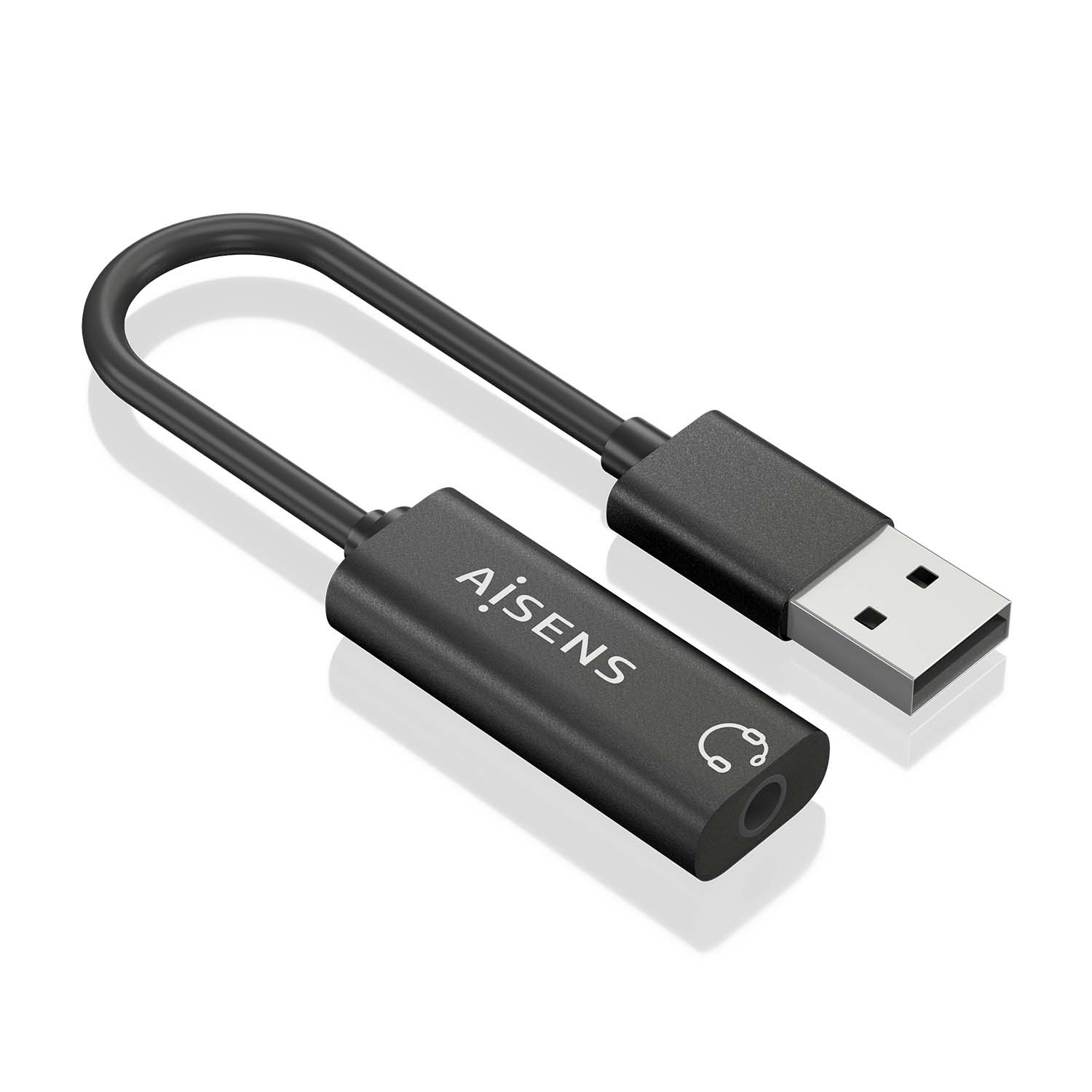 Un adaptador de audio USB AiSENS negro. Tiene un conector USB en un extremo y una toma de auriculares en el otro. El adaptador está sobre una superficie blanca.