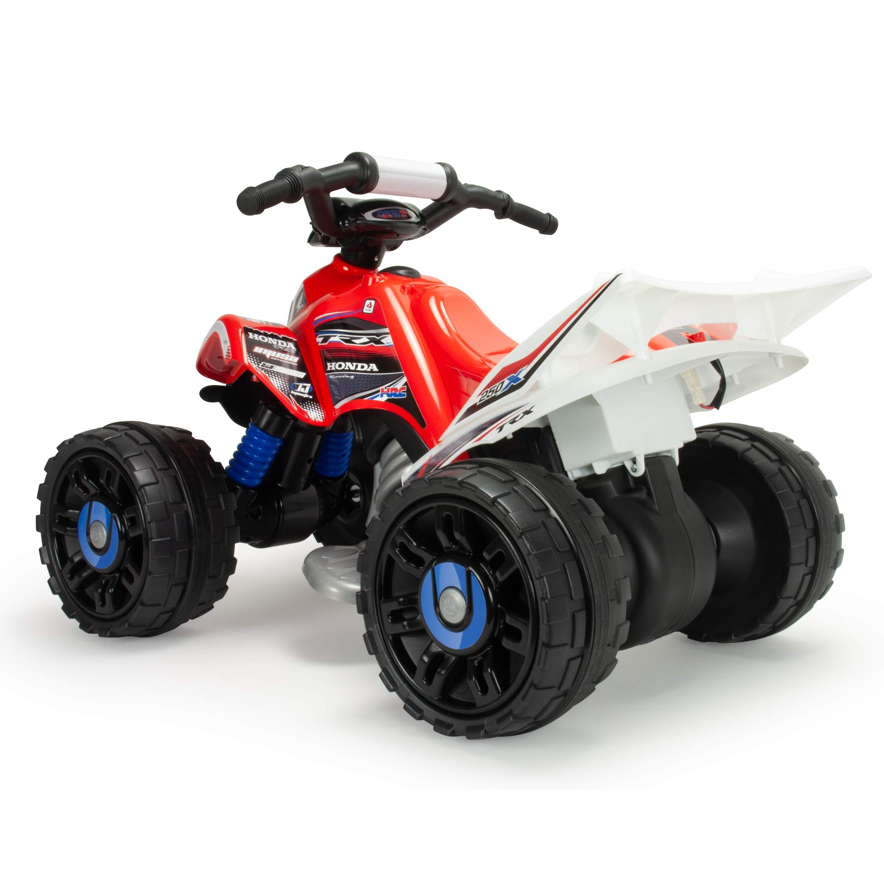 Un juguete ATV Honda TRX rojo y blanco. Tiene ruedas negras, suspensión azul y un alerón trasero blanco. Está sobre un fondo blanco.