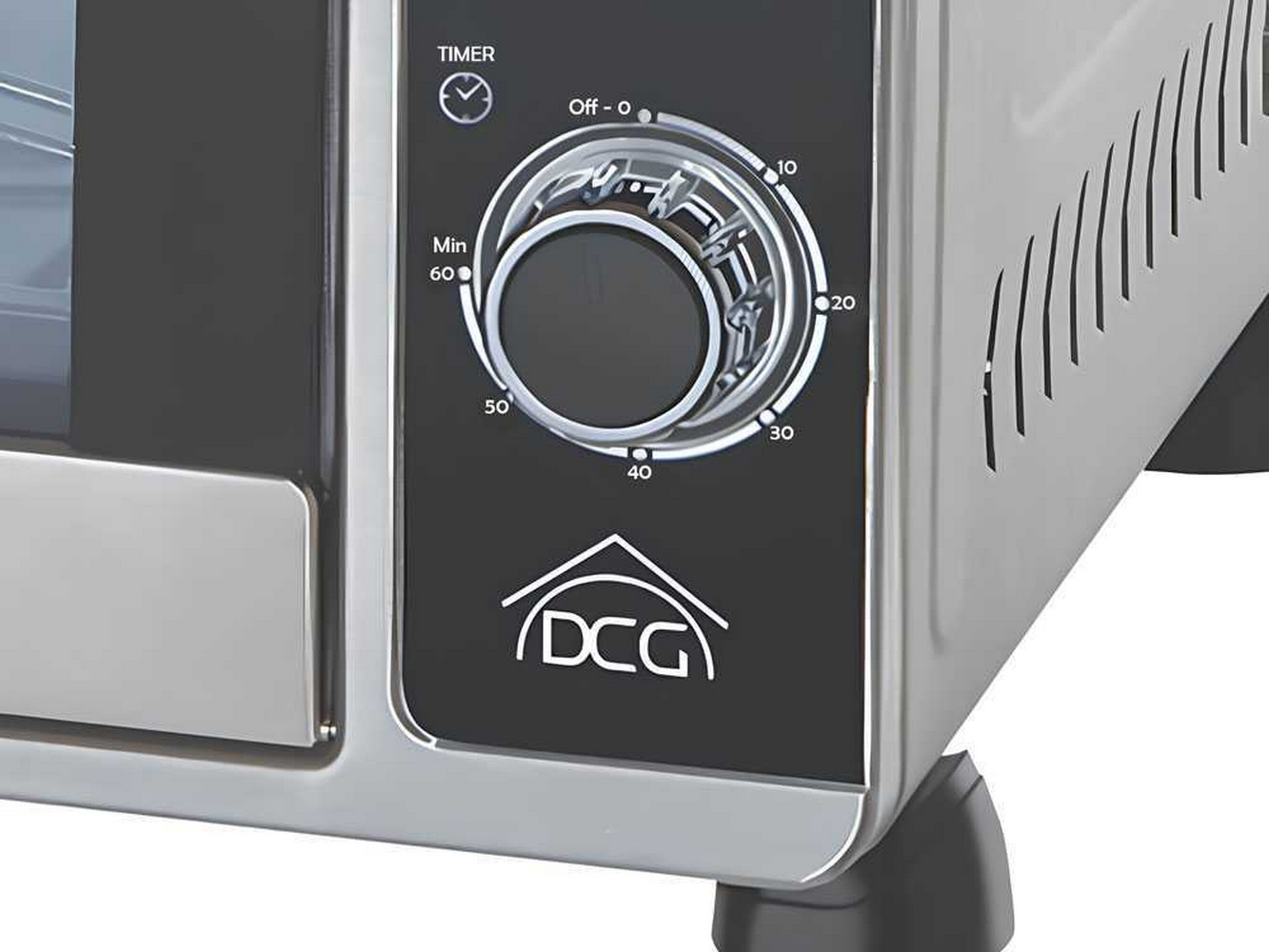 Primo piano del pannello di controllo di un forno tostapane. È dotato di un quadrante del timer, un pulsante di accensione e un logo del marchio.