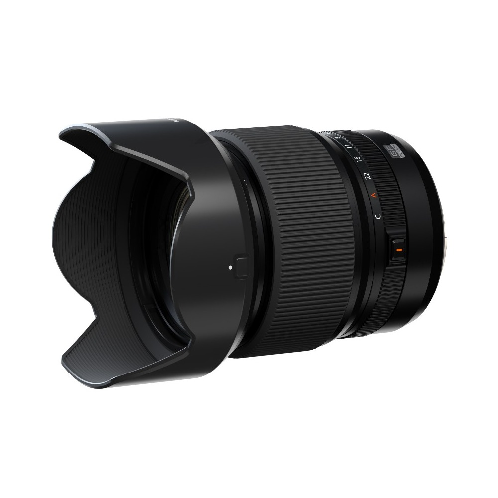 Czarny obiektyw z osłoną przeciwsłoneczną na białym tle. Obiektyw ma żebrowaną teksturę i oznaczenia. Widoczny jest przełącznik.