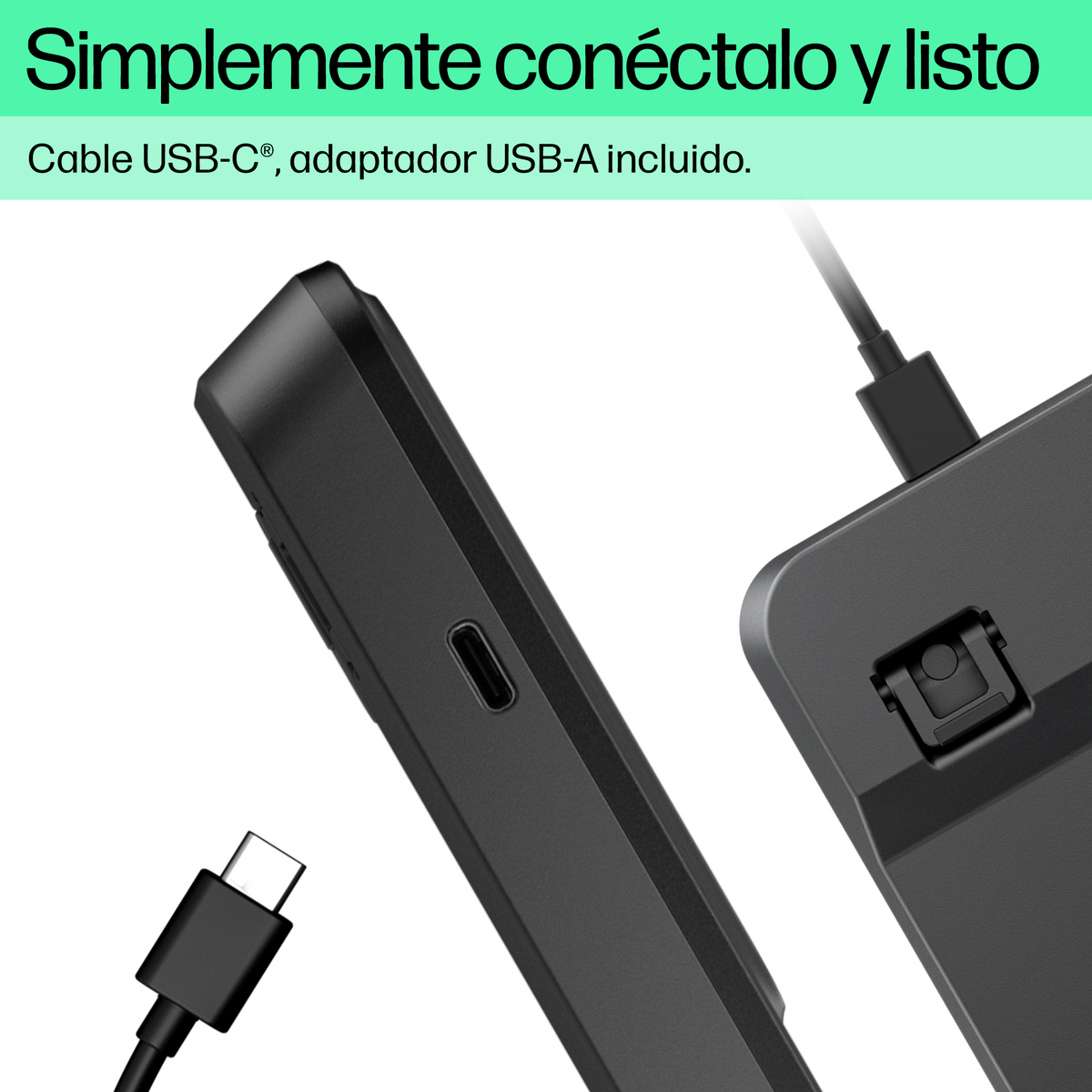 Primer plano de dispositivos electrónicos negros con cables USB-C. El texto superior dice: 'Simplemente conéctalo y listo'.