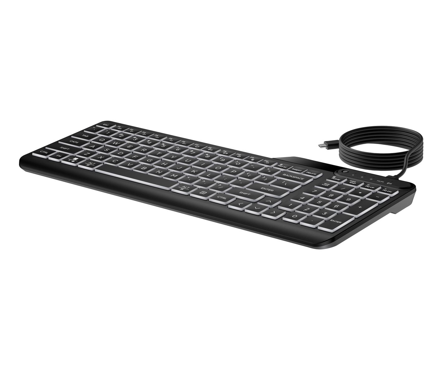 Un teclado negro con teclas y letras blancas. Un cable negro enrollado está conectado. El teclado está sobre un fondo blanco.