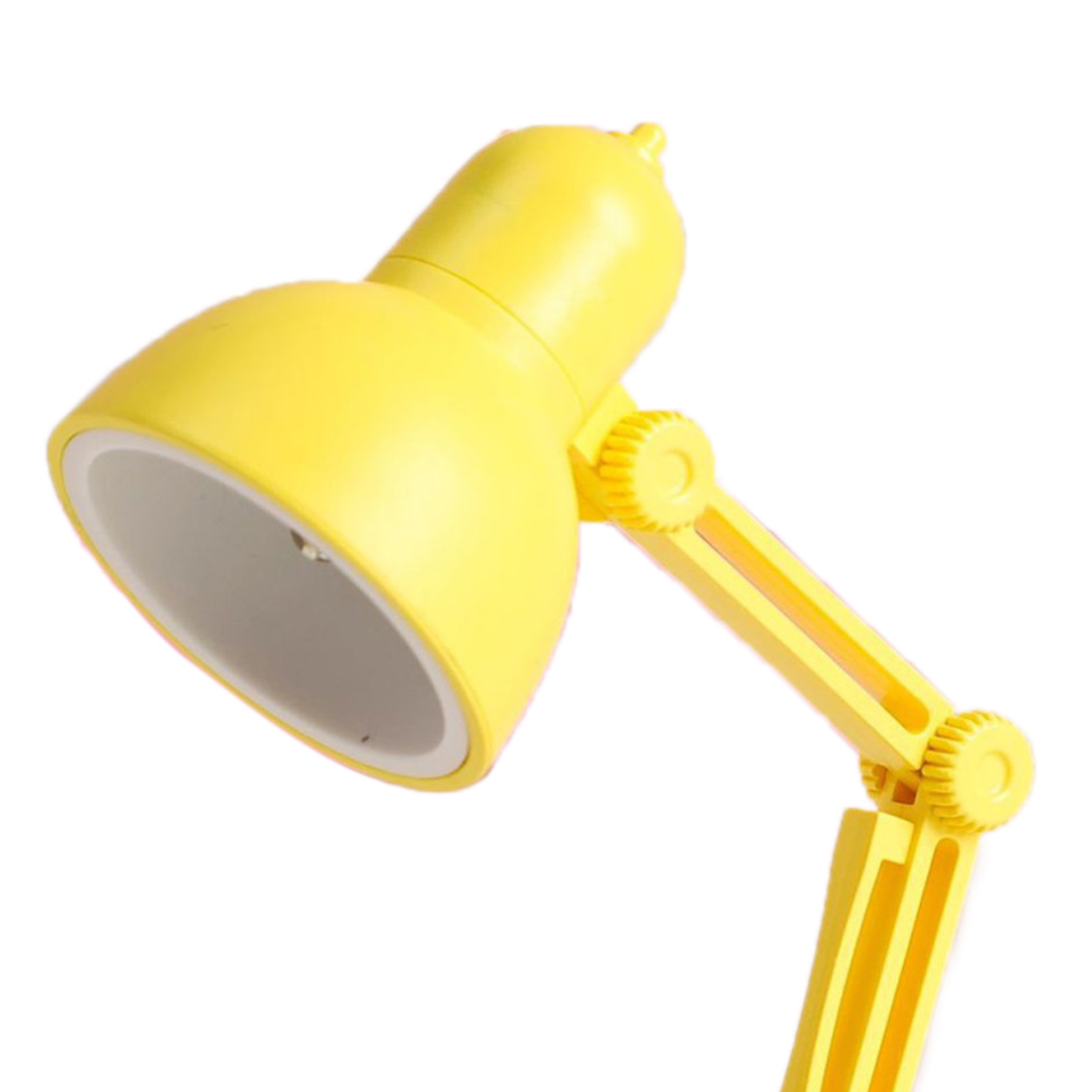 Eine gelbe Schreibtischlampe. Die Lampe ist nach unten geneigt und zeigt das weiße Innere des Schirms. Sie befindet sich vor einem weißen Hintergrund.