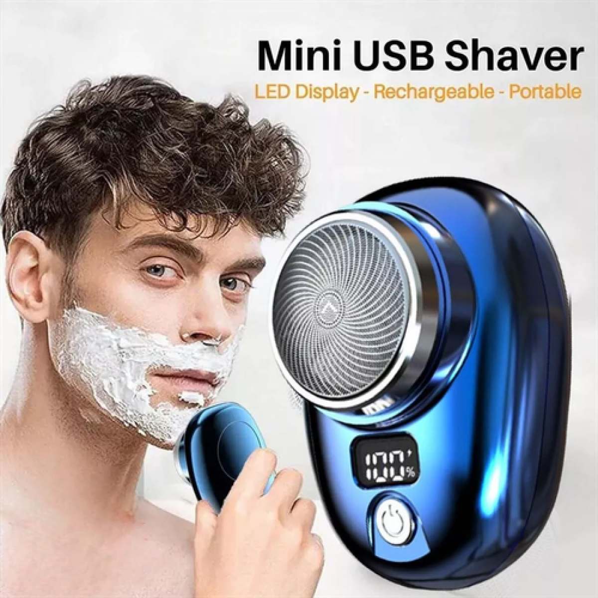Ein Mann rasiert sich mit einem blauen Elektrorasierer. Der Rasierer hat ein LED-Display. Der Hintergrund ist weiß, und der Text lautet 'Mini USB Shaver'.