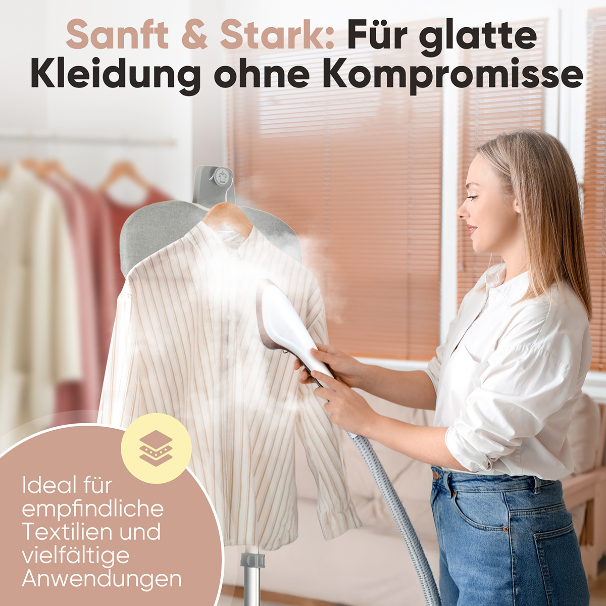 Eine Frau bügelt ein Hemd mit einem weißen Dampfgarer. Das Hemd hängt an einem Kleiderbügel. Text: 'Sanft & Stark' und 'Ideal für empfindliche Textilien'.