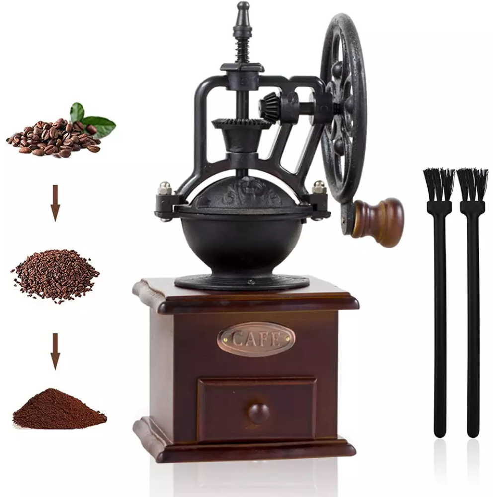 Eine manuelle Kaffeemühle mit Holzsockel, Kaffeebohnen, gemahlenem Kaffee und zwei Bürsten werden gezeigt.