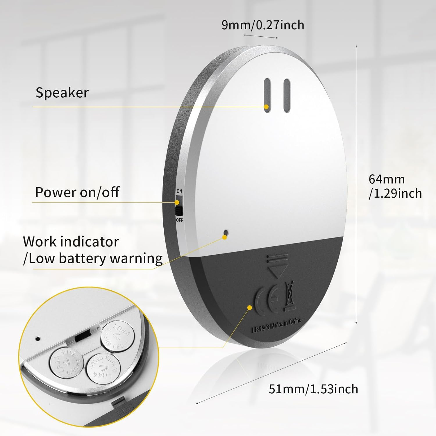 Ein weißes und graues ovales Gerät mit Maßangaben. Es hat Lautsprecherlöcher, einen Netzschalter und ein Batteriefach. Beschriftungen sind 'ON' und 'OFF'.