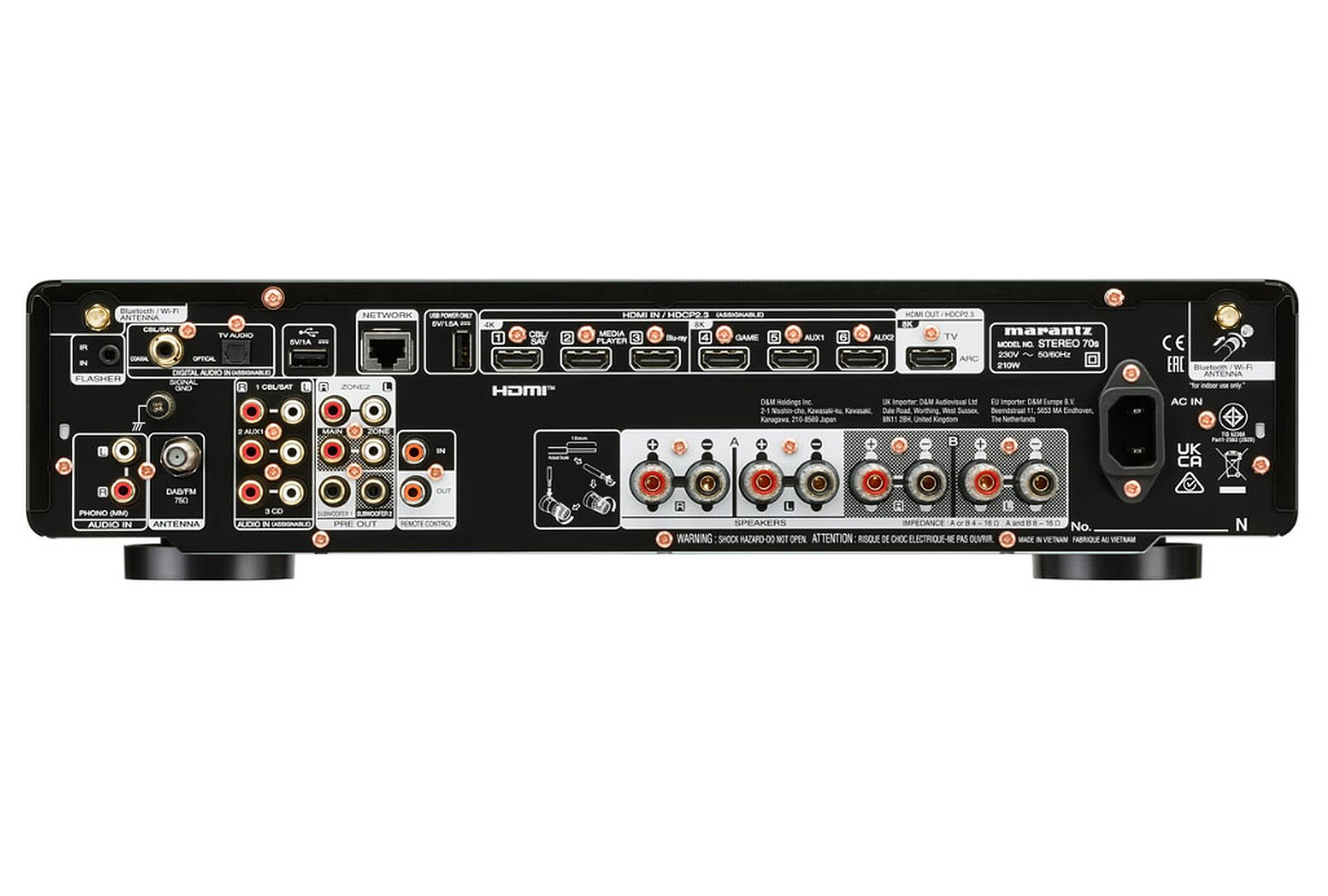 Czarny panel tylny odbiornika audio z różnymi portami, etykietami i logo Marantz.