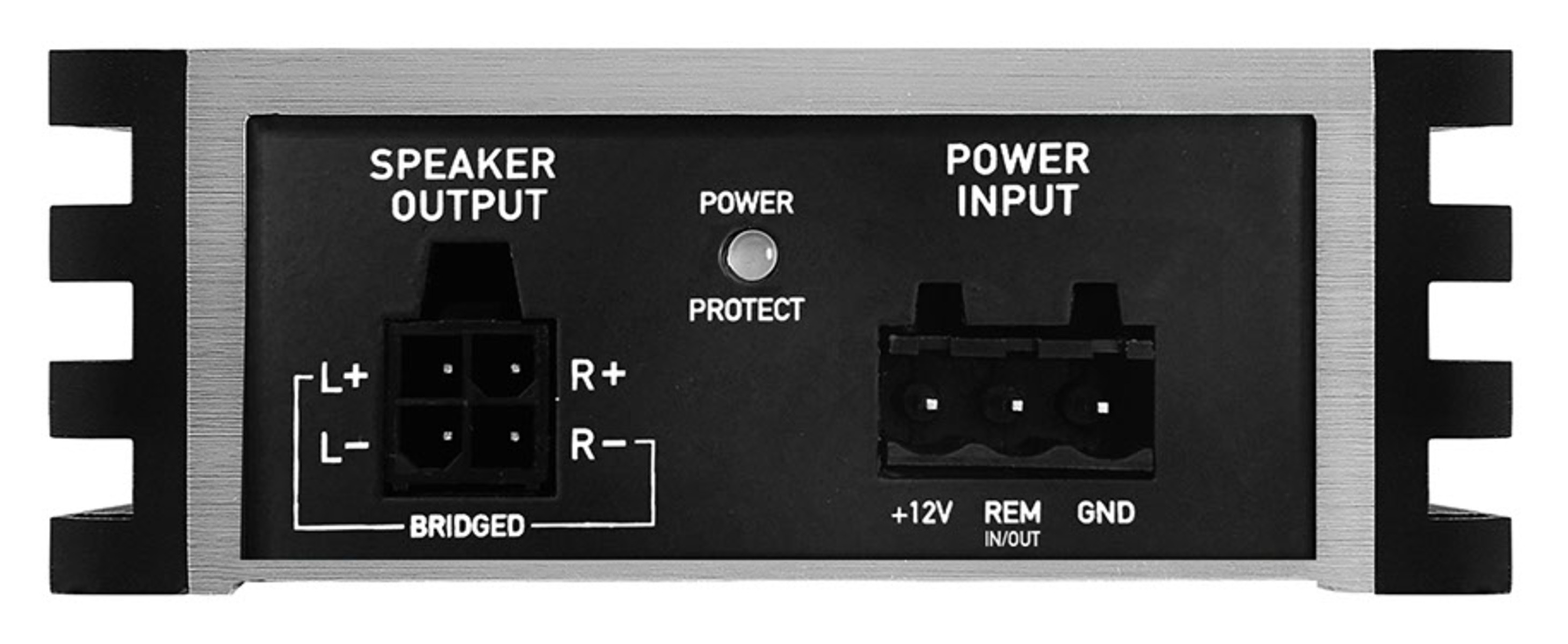 Schwarzes Audioverstärker-Rückpanel mit Lautsprecherausgang, Stromeingang und Power/Protect-Leuchten. Anschlüsse beschriftet.