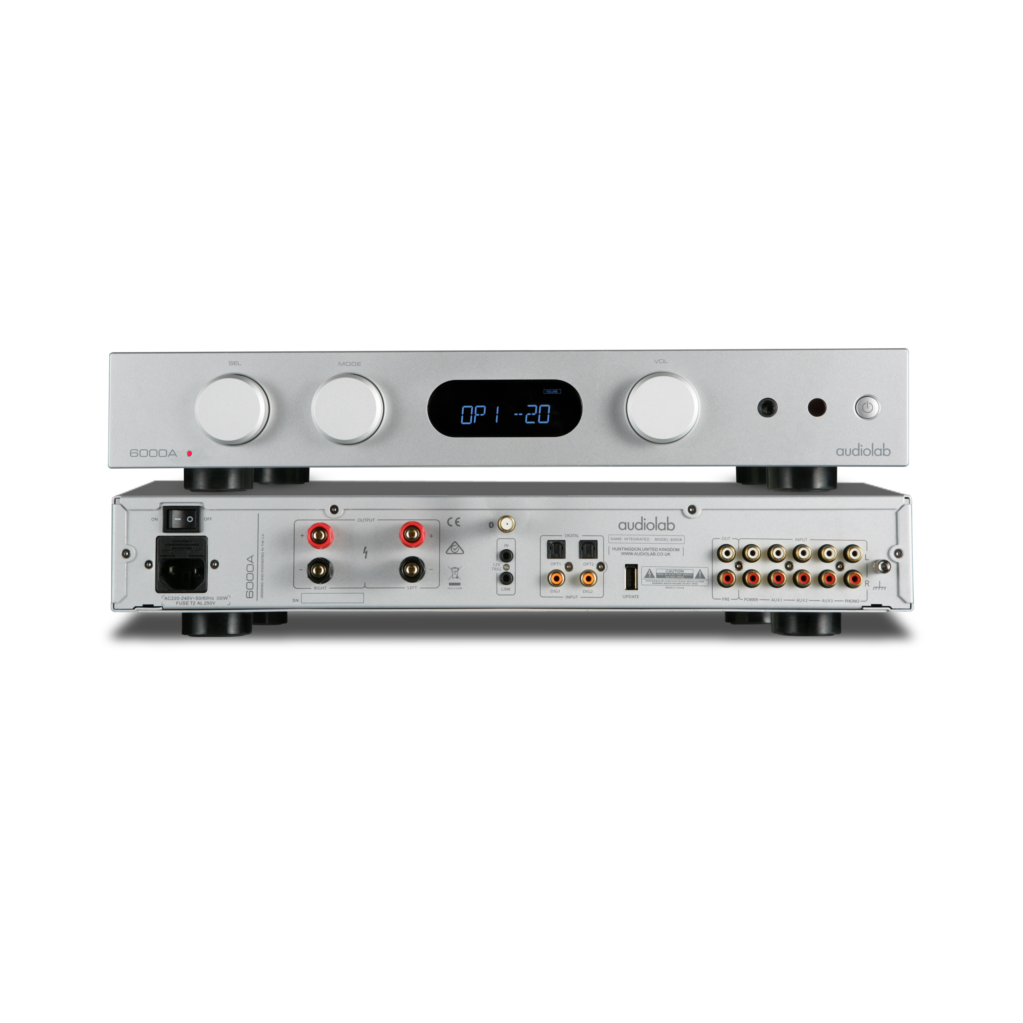 Een zilveren audioversterker met knoppen, display en ingangen. Het heeft het merk 'audiolab'.