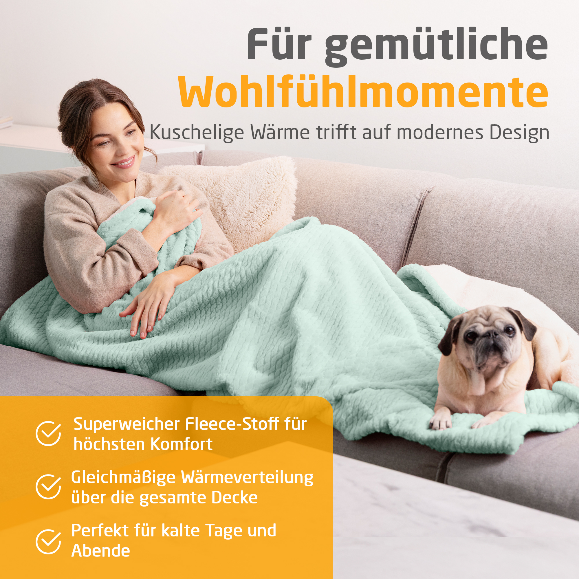 Frau mit Decke und Mops auf Sofa. Text wirbt für Komfort und Wärme der Decke.